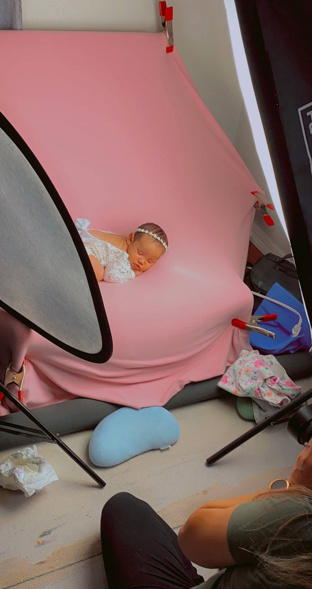 Nia is registered to the contest to win money with this photo: auto_part, automotive_design, automotive_exterior, beauty, carmine, ceiling, comfort, eye_glass_accessory, eyewear, fashion_accessory, fun, goggles, leisure, magenta, person, pink, plastic, sunglasses, toy, vehicle_door