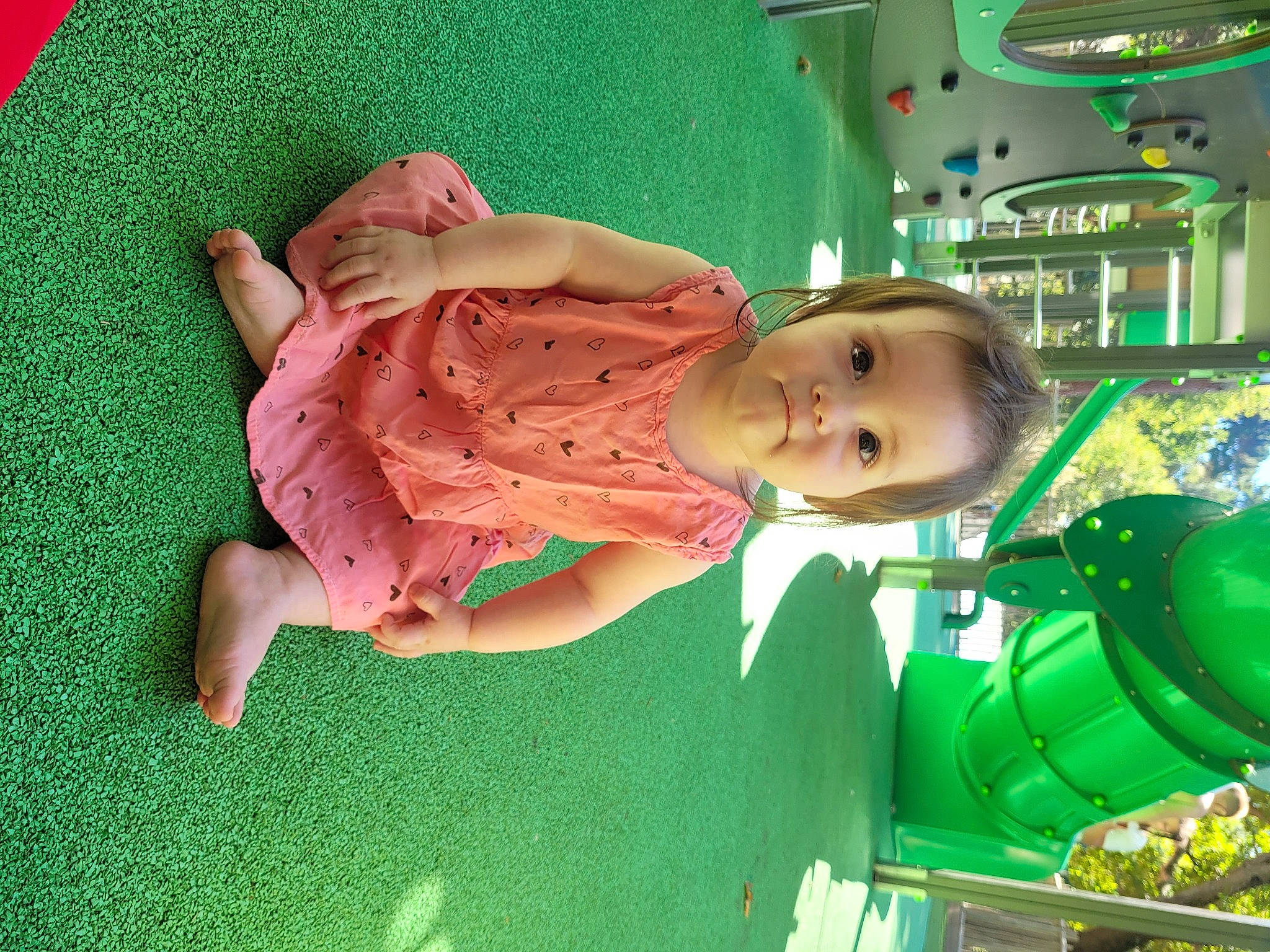 Tess participe au concours pour gagner de l'argent avec cette photo : baby, baby_products, baby_toddler_clothing, baby_toys, child, city, fictional_character, flooring, fun, grass, green, happy, leisure, magenta, person, play, recreation, room, smile, toddler