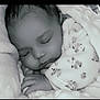 Mïa a rejoint le concours — aidez-le/la à gagner de superbes lots ! baby, sleeping_baby, infant, newborn, portrait, close_up, face, hand, cheeks, eyelashes, blanket, floral_pattern, soft_texture, cozy, wrapped, monochrome, peaceful, calm, nursery, resting