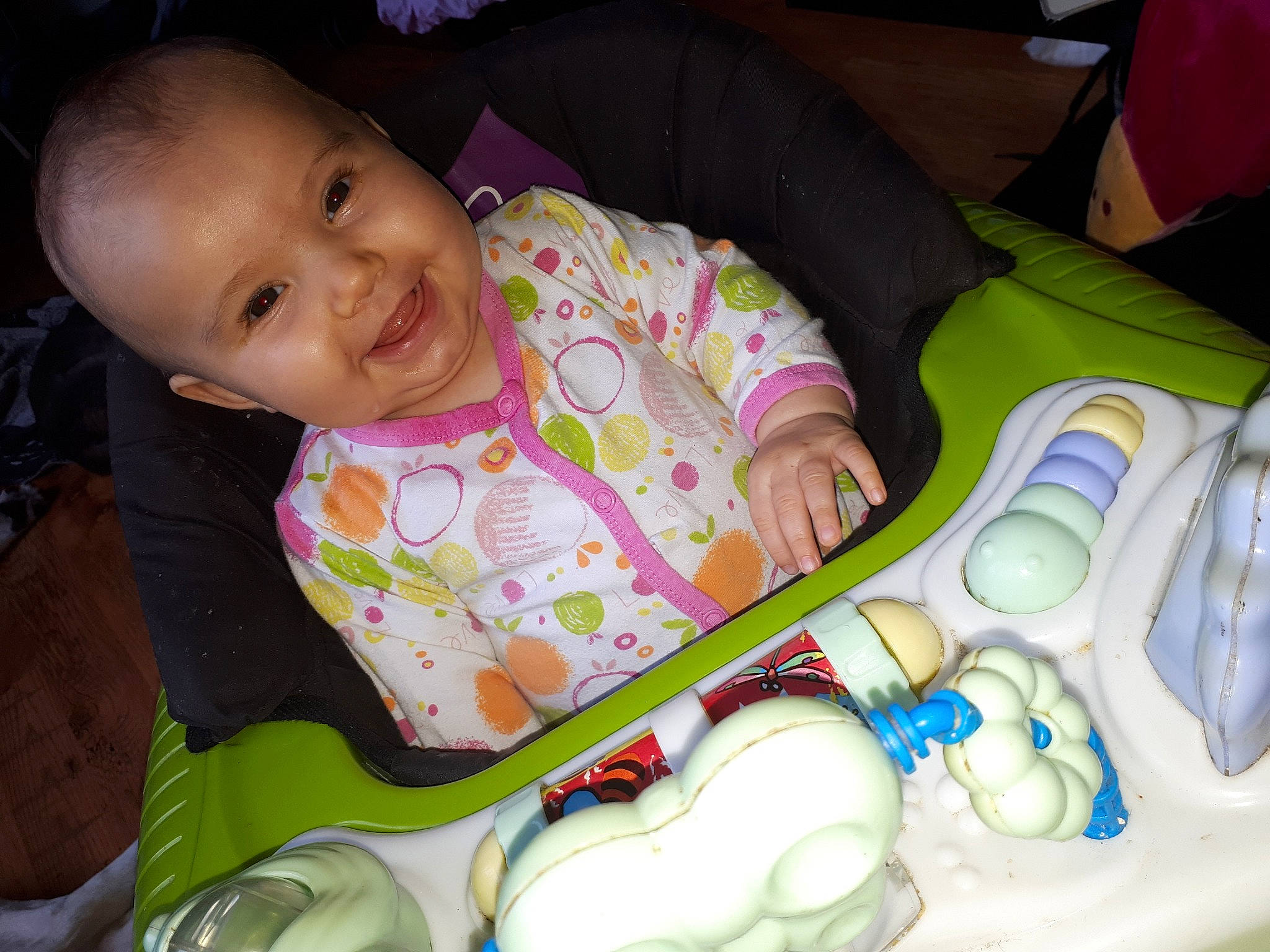 Kathaleya a rejoint le concours — aidez-le/la à gagner de superbes lots ! child, eating, fun, infant, joy, person, play, product, skin, smile, toddler, toy