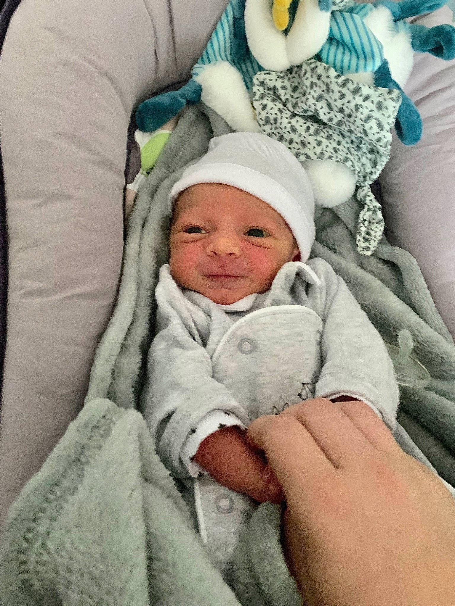 Adriann a rejoint le concours — aidez-le/la à gagner de superbes lots ! baby, baby_products, baby_sleeping, baby_toddler_clothing, beanie, cap, cheek, child, comfort, eye, hand, happy, head, headwear, knit_cap, linens, person, product, skin, textile