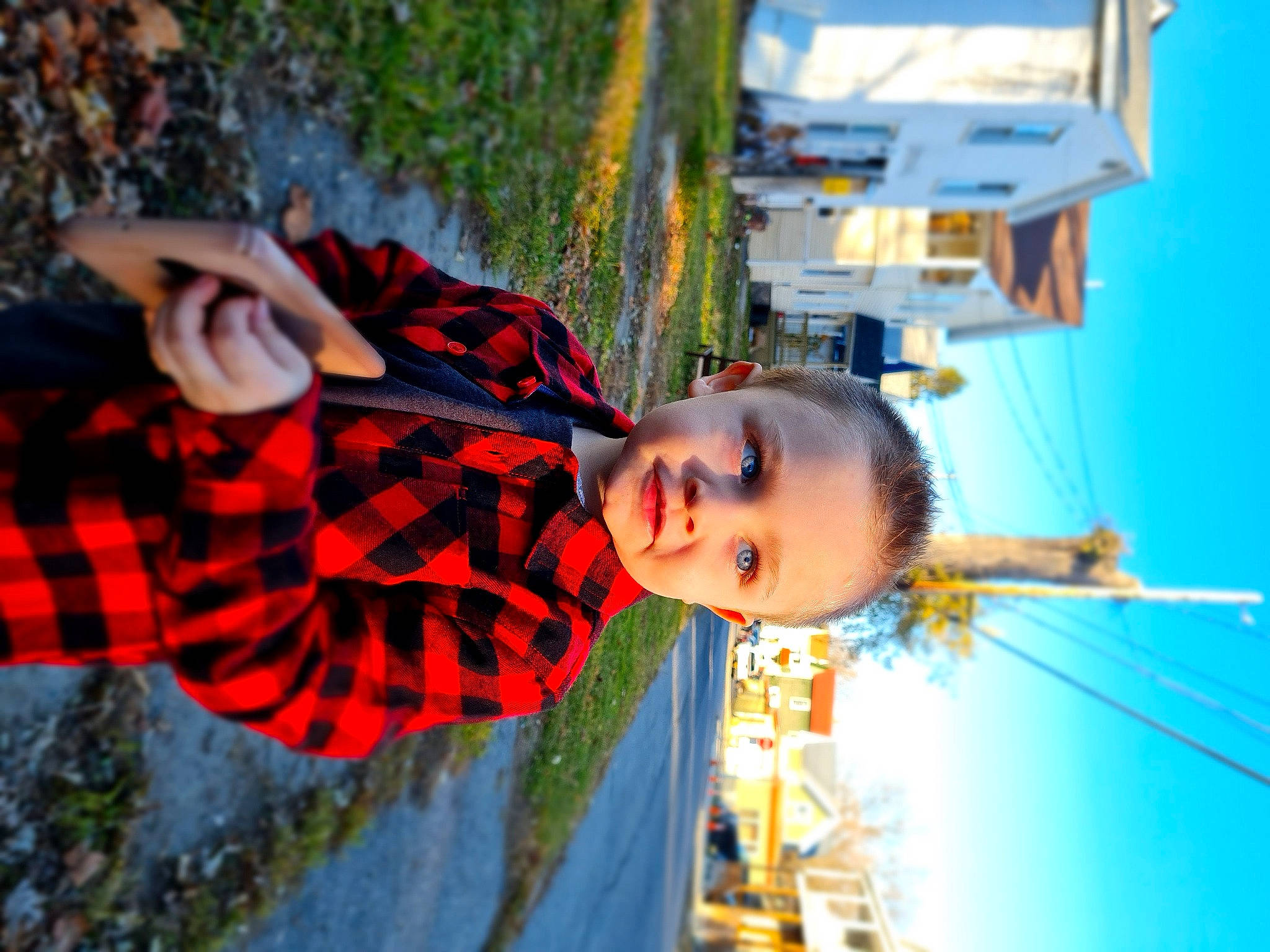 Atreyu is registered to the contest to win money with this photo: baby_toddler_clothing, cool, leisure, person, plaid, summer, sunlight, tartan, vacation