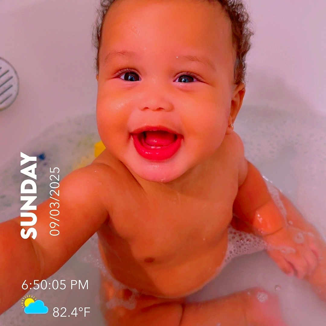Dallas is registered to the contest to win money with this photo: baby, babylaughing, bathing, bathtub, bodypart, face, finger, hand, happy, head, hottub, laughing, mouth, newborn, person, photography, portrait, smile, teeth, tub
