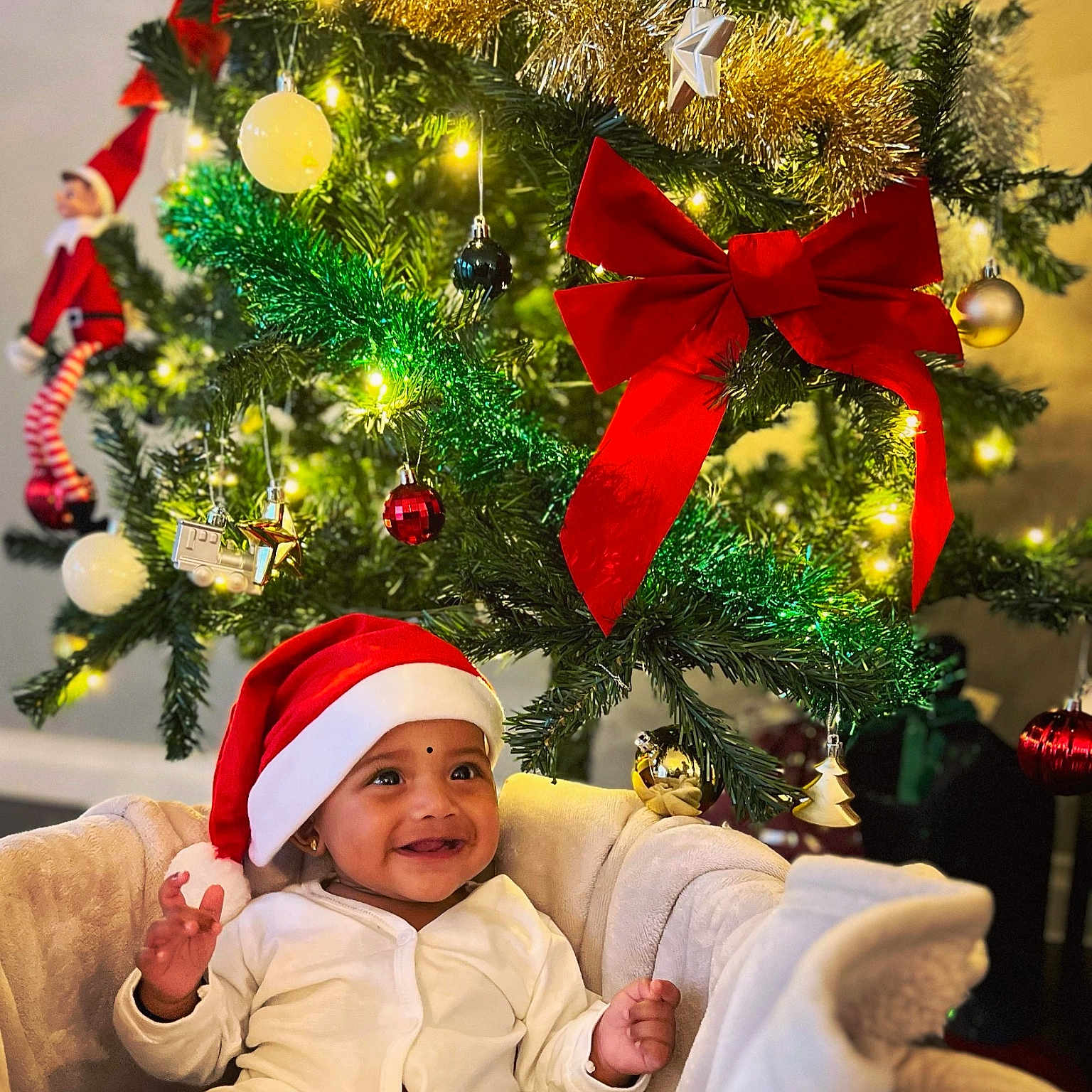 Seysha is registered to the contest to win money with this photo: adult, baby, child, clothing, couch, face, female, furniture, girl, hat, head, lighting, male, man, person, photography, plant, portrait, pottedplant, tree
