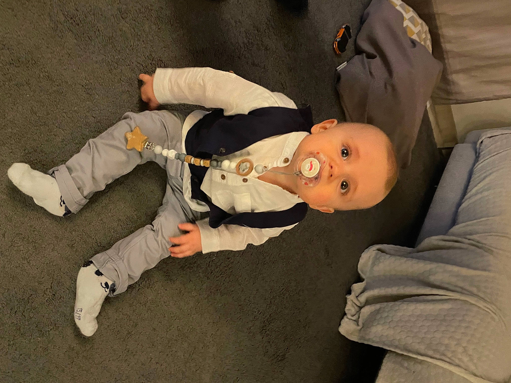 Léo participe au concours pour gagner de l'argent avec cette photo : auto_part, baby, baby_products, baby_toddler_clothing, child, comfort, fun, hat, lap, person, room, sitting, sleeve, smile, toddler