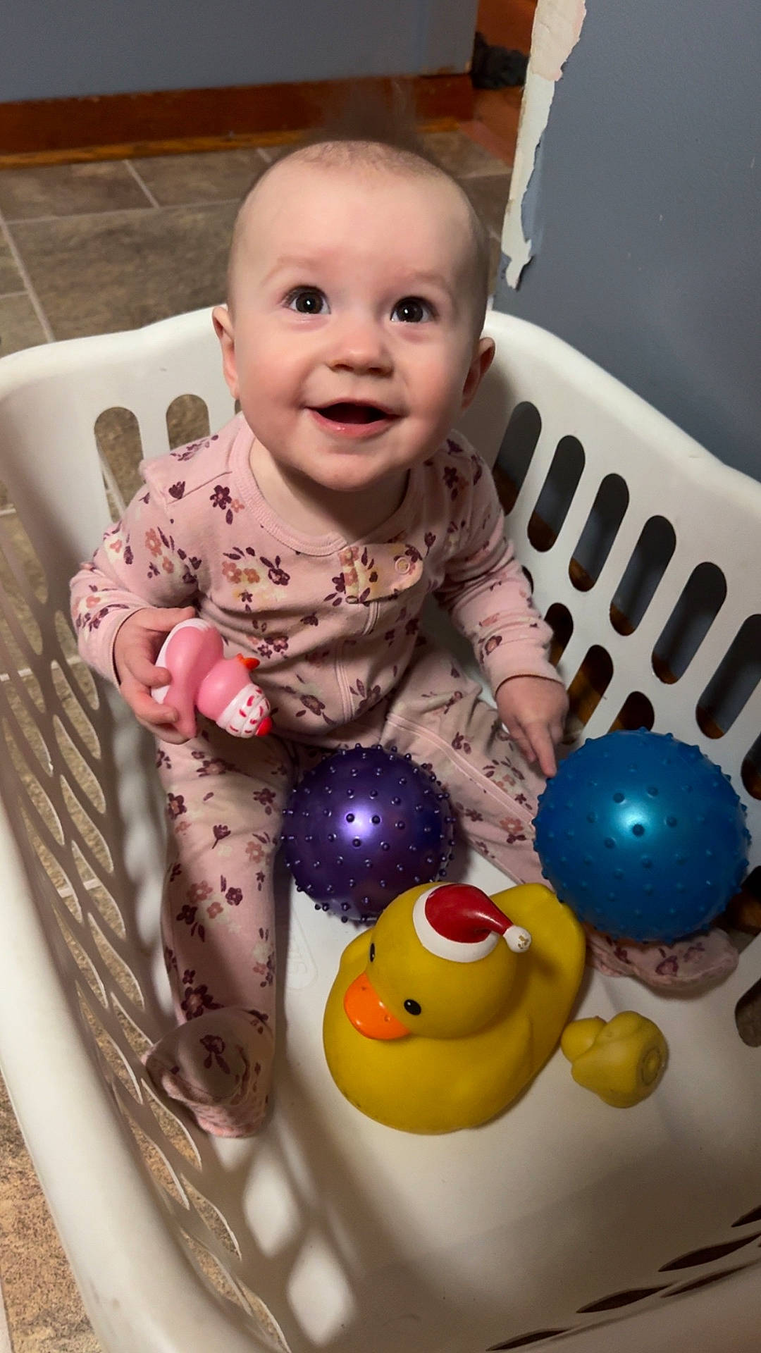 Remi is registered to the contest to win money with this photo: baby, basket, bathing, bathtub, bed, couch, cradle, crib, face, furniture, happy, head, infantbed, person, photography, portrait, smile, sphere, toy, tub
