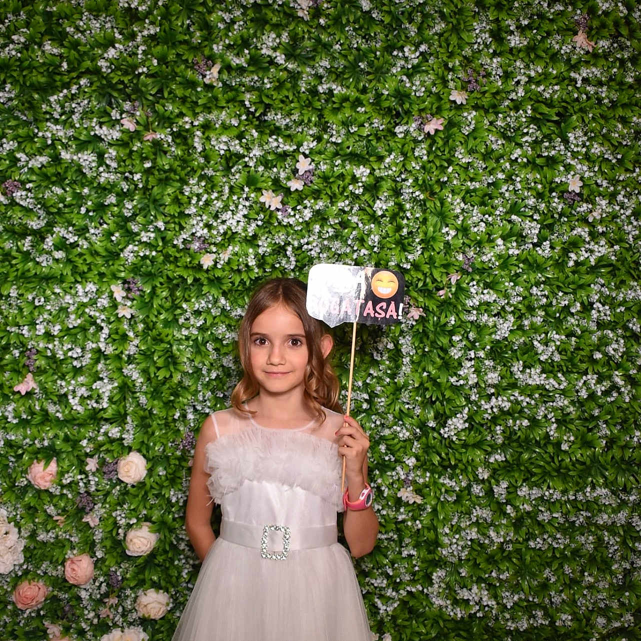 Giorgiana a rejoint le concours — aidez-le/la à gagner de superbes lots ! adult, bride, clothing, dress, face, fashion, female, flower, formalwear, gown, head, person, petal, photography, plant, portrait, rose, wedding, weddinggown, woman