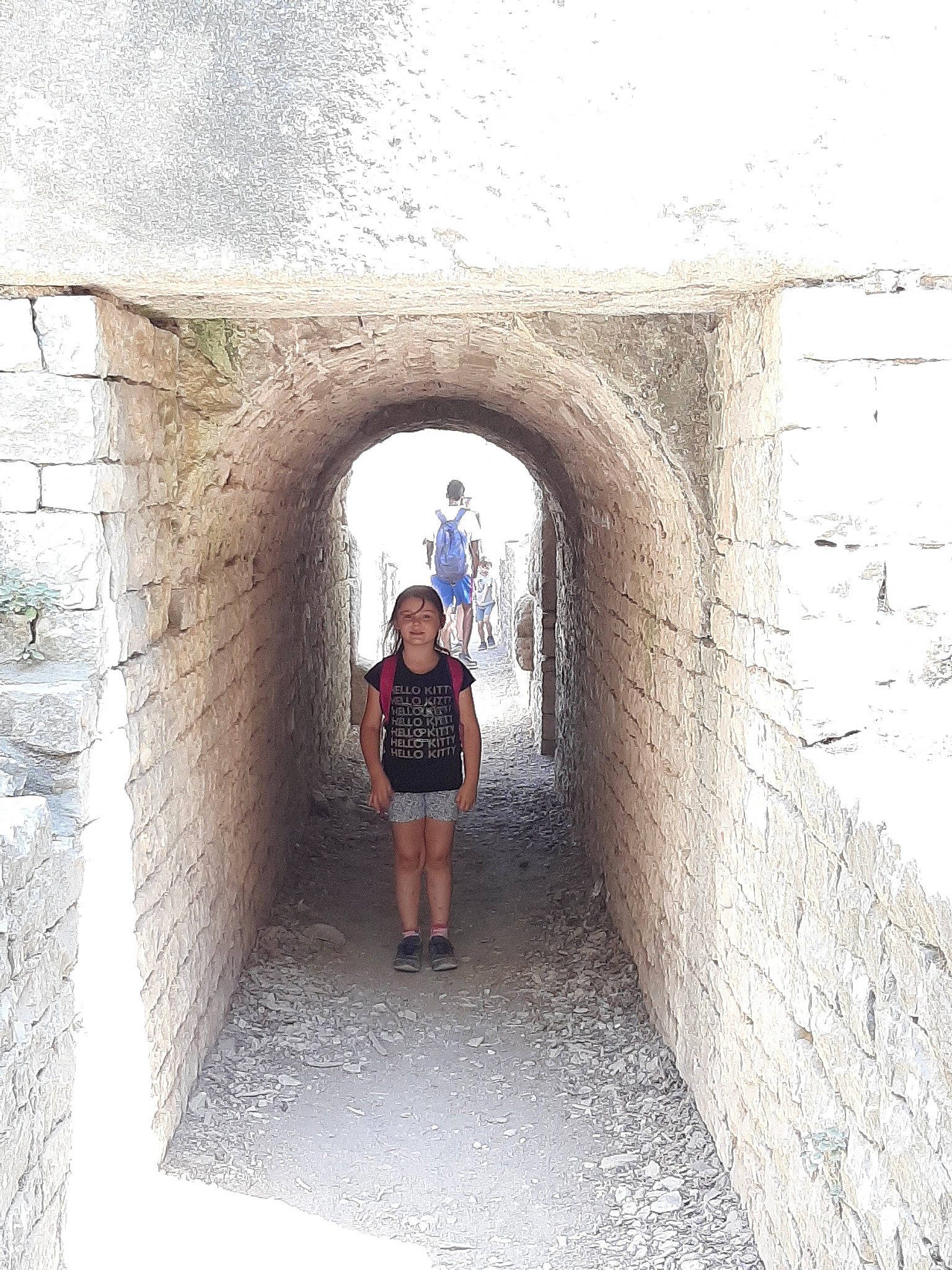 Enola participe au concours pour gagner de l'argent avec cette photo : alley, arch, architecture, infrastructure, person, road, street, subway, tourism, tunnel, vacation, wall