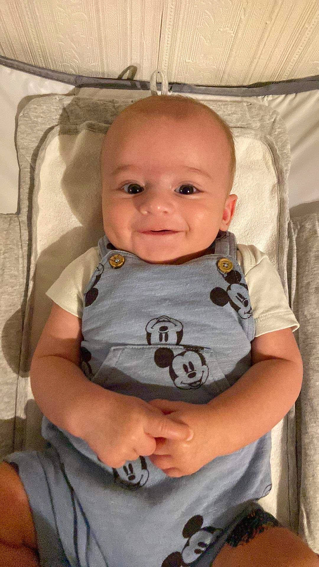 Oren a rejoint le concours — aidez-le/la à gagner de superbes lots ! arm, baby, baby_toddler_clothing, cheek, comfort, cool, eye, hand, happy, human_body, iris, joy, lip, mouth, neck, nose, person, shoulder, skin, sleeve