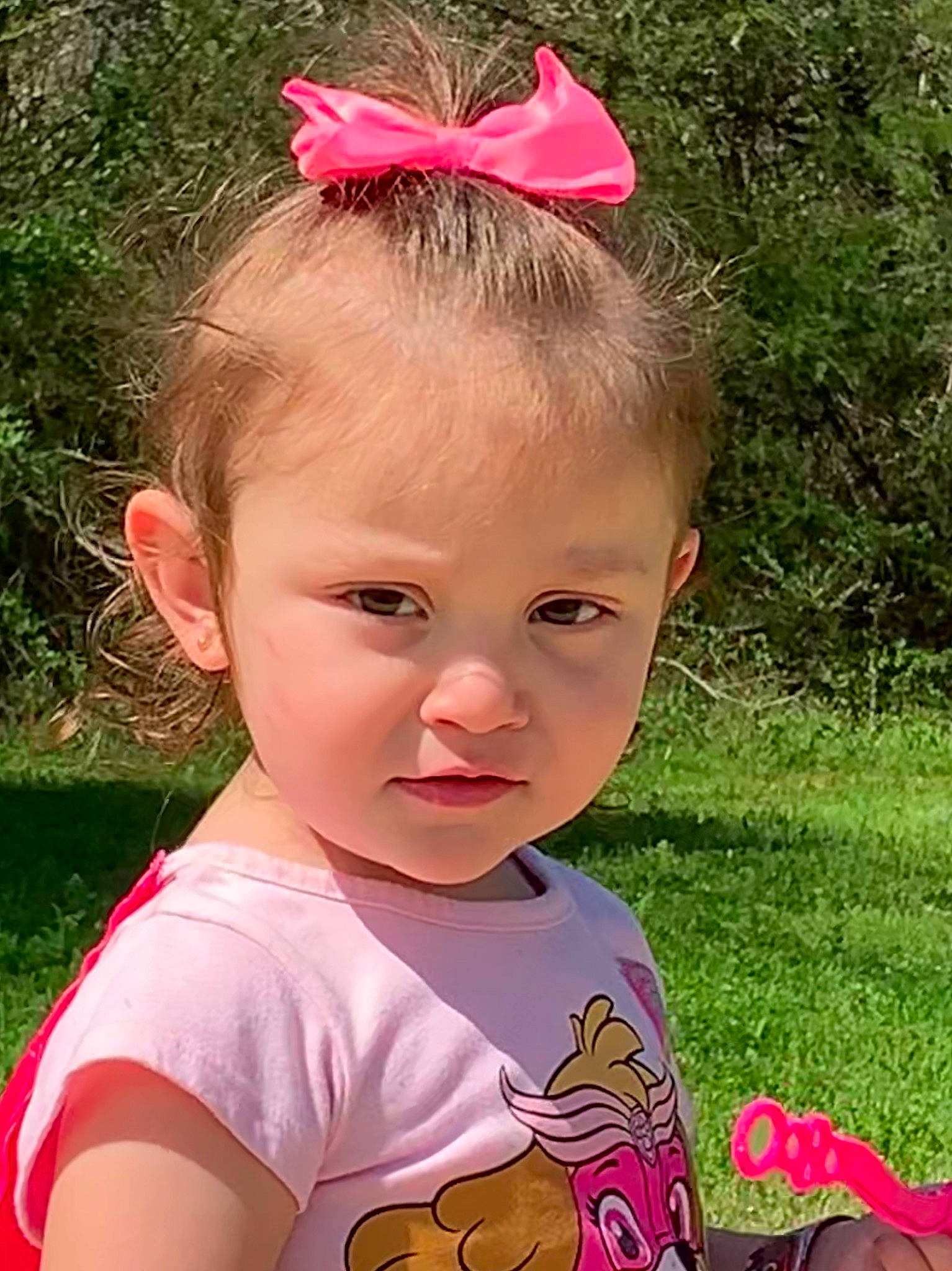 Priscilla is registered to the contest to win money with this photo: baby, baby_products, baby_toddler_clothing, brown_hair, cheek, child, ear, face, grass, hair, hair_accessory, hairstyle, head, headband, headgear, lip, nose, person, pink, skin
