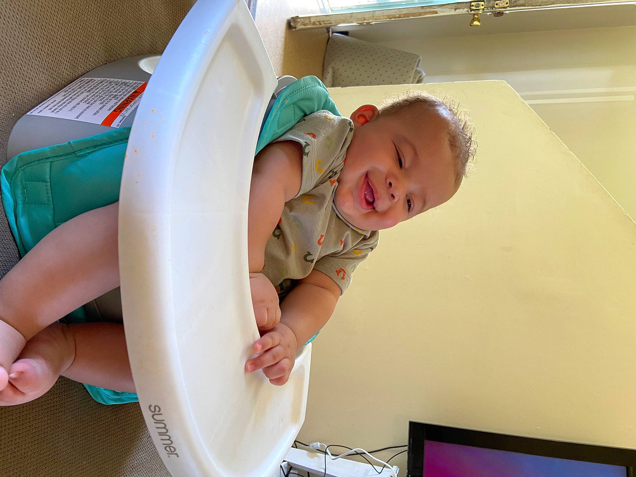 Kingstyn is registered to the contest to win money with this photo: baby, baby_products, baby_safety, baby_toddler_clothing, bathing, child, circle, comfort, fun, person, play, room, sitting, thigh, toddler