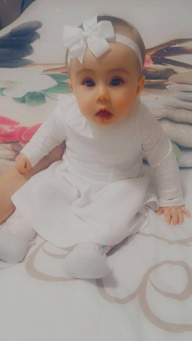 Innaya a rejoint le concours — aidez-le/la à gagner de superbes lots ! baby, baby_products, baby_toddler_clothing, child, costume_accessory, fictional_character, hair_accessory, headband, headpiece, person, skin, surprise