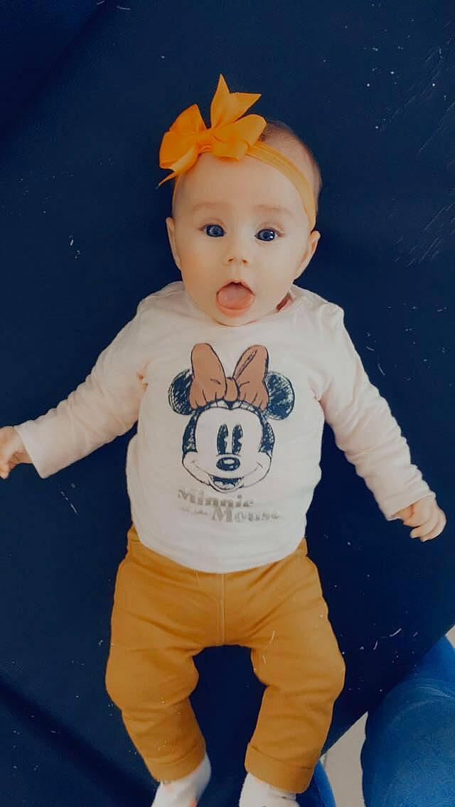 Innaya a rejoint le concours — aidez-le/la à gagner de superbes lots ! baby, baby_products, baby_toddler_clothing, baby_toys, cheek, child, cool, costume_accessory, fictional_character, finger, forehead, hair_accessory, joint, peach, person, sleeve, space, standing, surprise, toddler