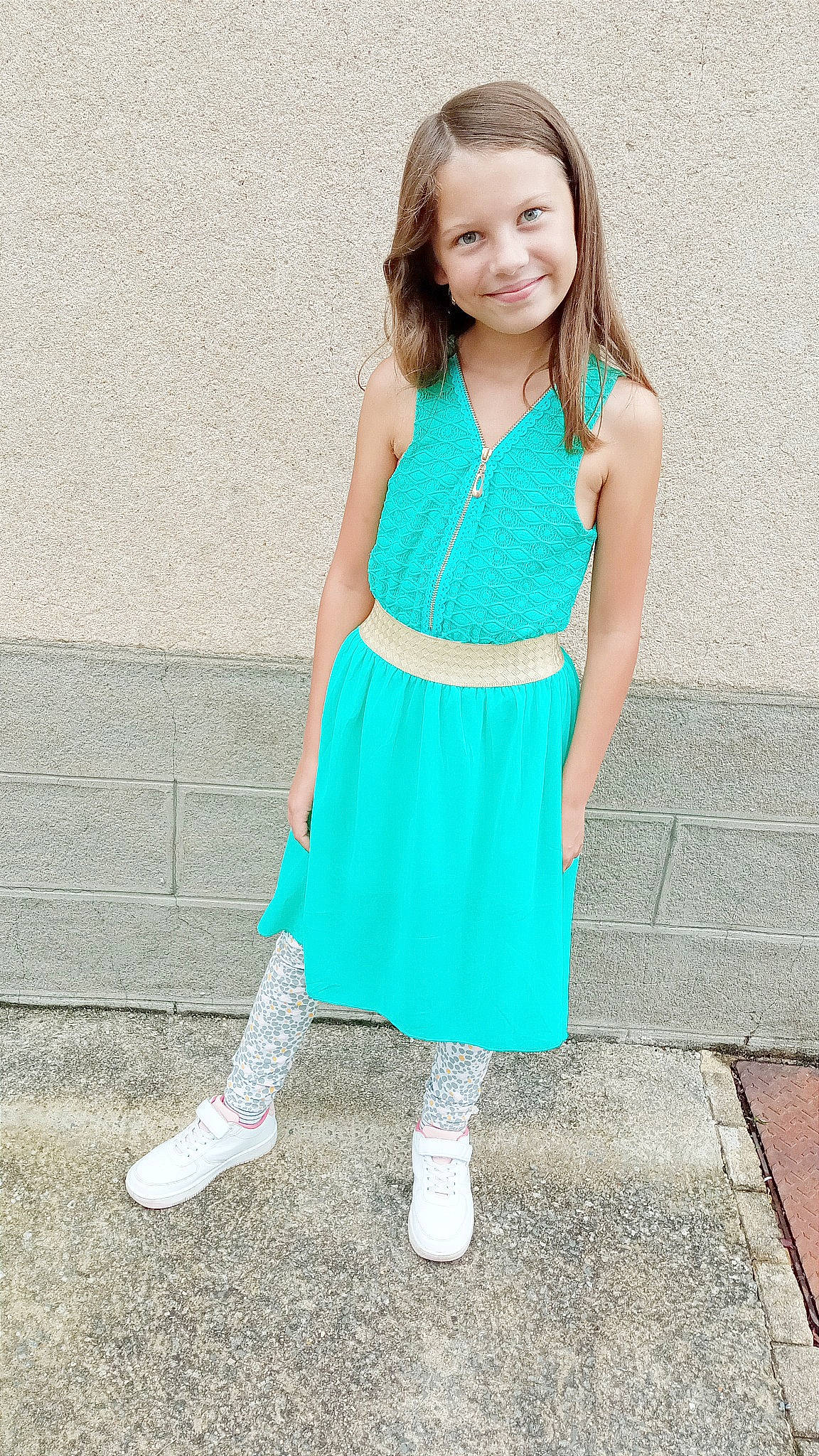 Léna a rejoint le concours — aidez-le/la à gagner de superbes lots ! aqua, baby_toddler_clothing, day_dress, dress, electric_blue, fashion_accessory, fashion_design, formal_wear, happy, joy, magenta, neck, one_piece_garment, outerwear, pattern, person, pink, plant, sleeve, smile