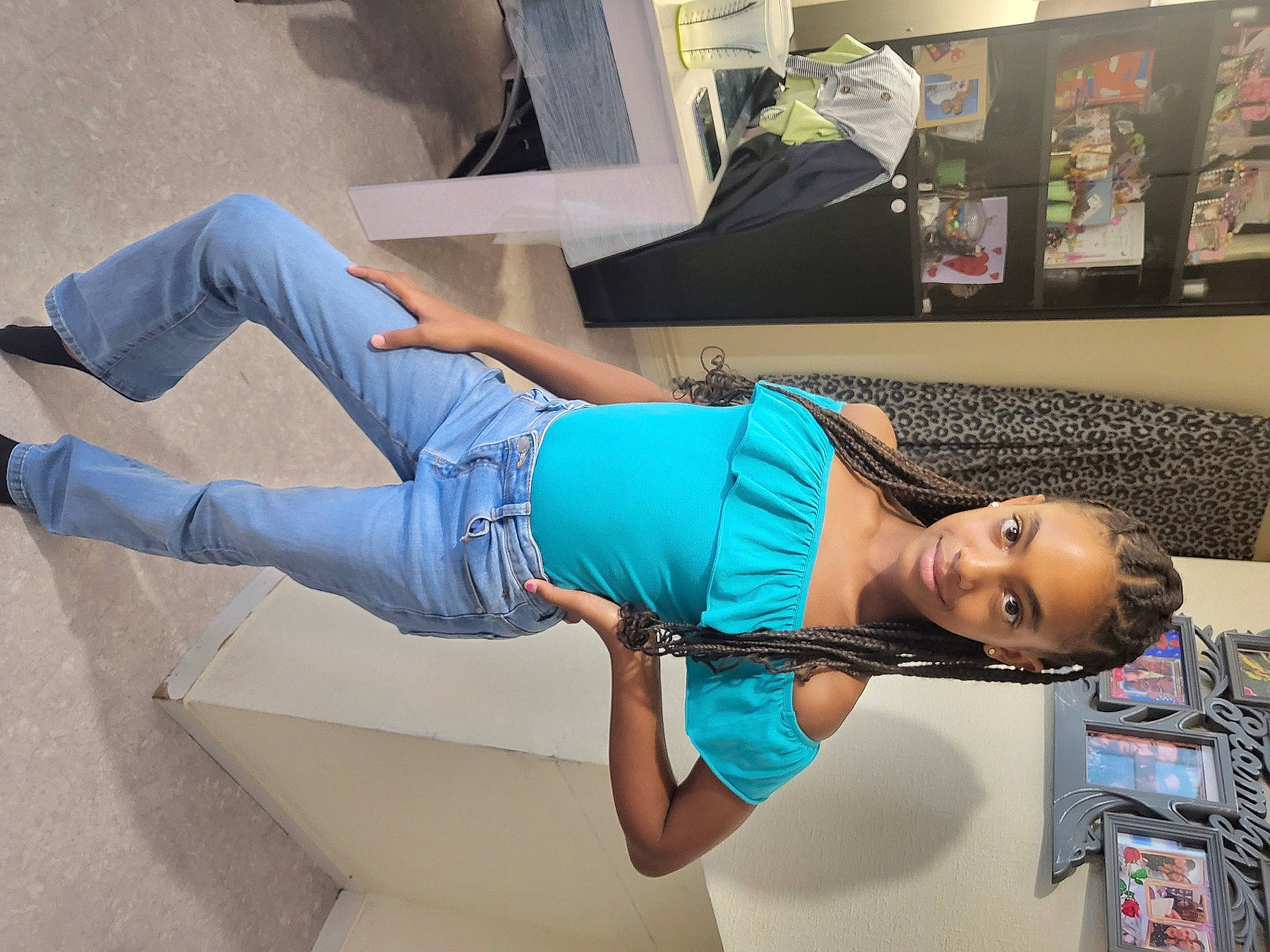 Shanna participe au concours pour gagner de l'argent avec cette photo : abdomen, balance, denim, elbow, electric_blue, eyewear, fun, hip, human_leg, joint, joy, knee, leg, leisure, person, shoulder, sportswear, t_shirt, thigh, trunk