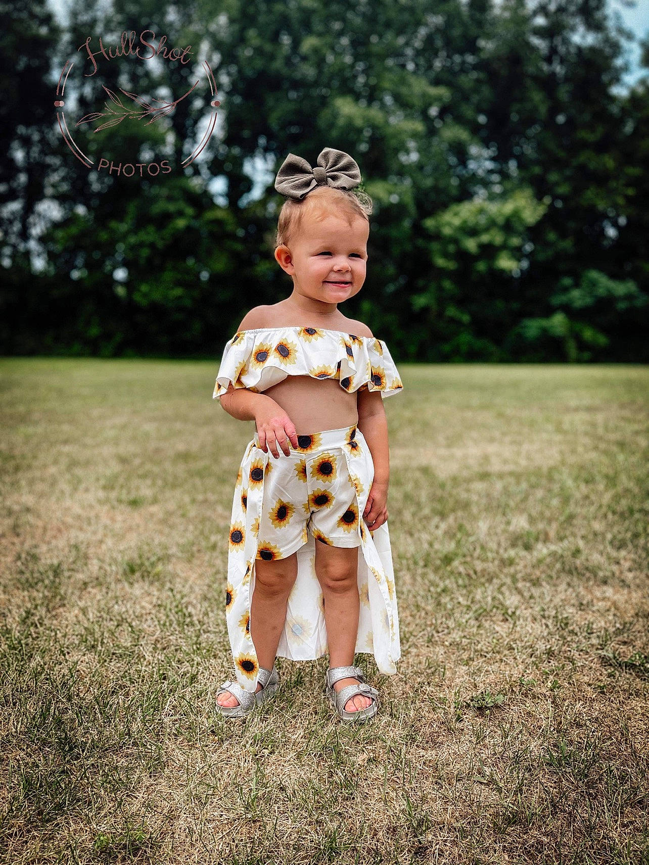 Maylie is registered to the contest to win money with this photo: baby, baby_toddler_clothing, barefoot, dress, fawn, flash_photography, foot, fun, gesture, grass, grass_family, grassland, happy, human_leg, joy, meadow, people_in_nature, person, plant, sleeve