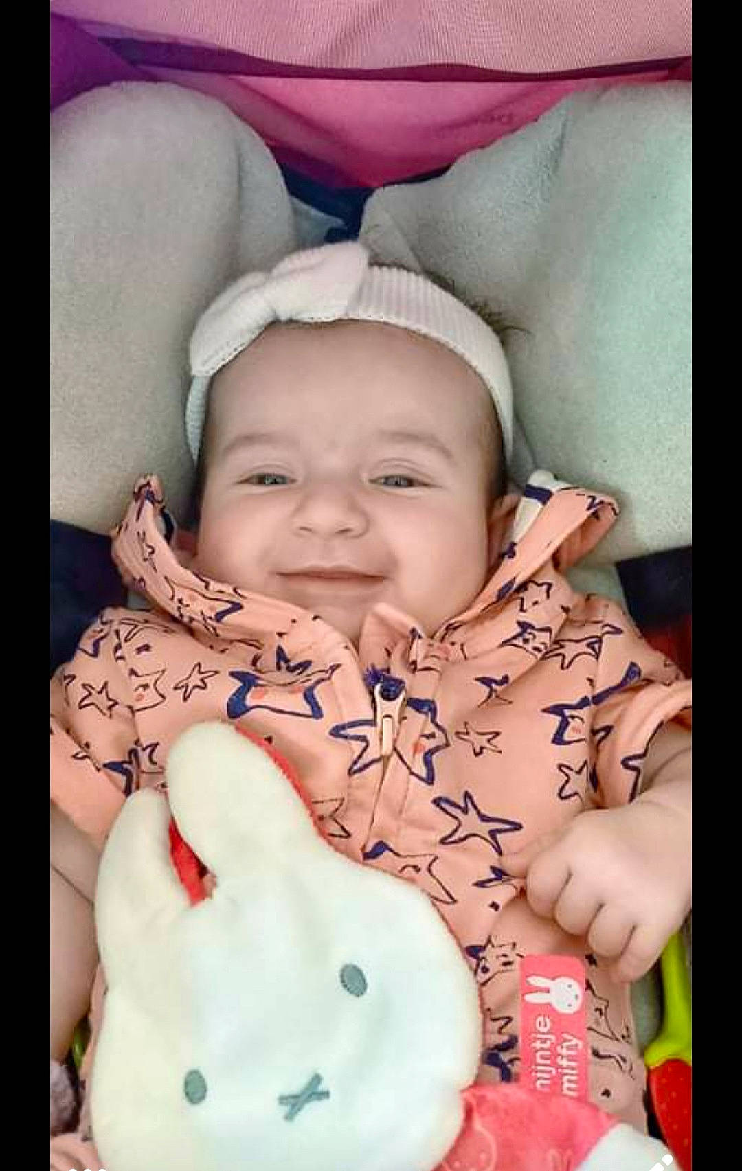 Louna a rejoint le concours — aidez-le/la à gagner de superbes lots ! baby, baby_sleeping, baby_toddler_clothing, beauty, cheek, child, comfort, flash_photography, happy, headwear, human_body, lip, mouth, nose, pattern, person, pink, skin, sleeve, smile