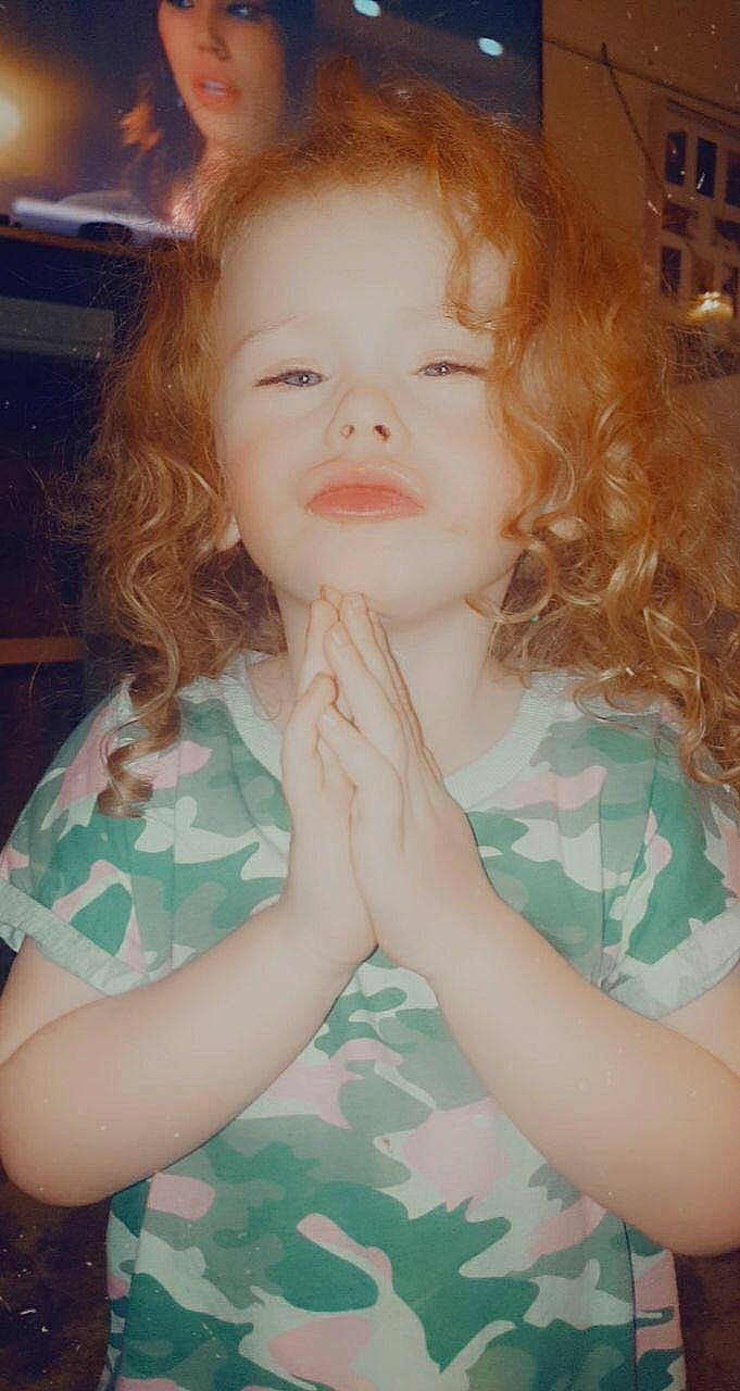 Annabell is registered to the contest to win money with this photo: cheek, chin, dress, eyelash, face, flash_photography, gesture, hair, happy, iris, joint, lip, mouth, neck, nose, person, shoulder, skin, sleeve, smile