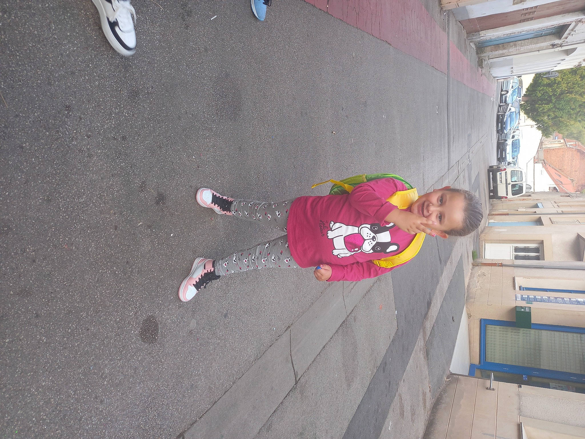 Lola participe au concours pour gagner de l'argent avec cette photo : asphalt, building, carmine, child, concrete, door, facade, flooring, fun, grey, house, joy, leisure, person, recreation, road_surface, shadow, sidewalk, sport_climbing, toddler