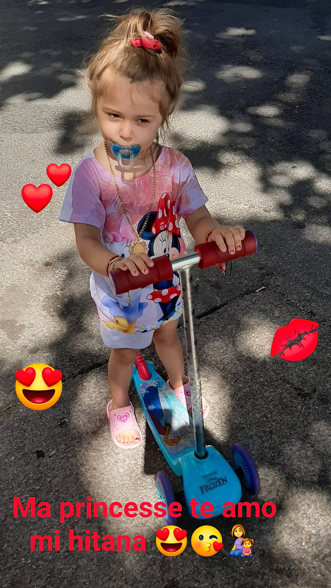 Aurelia participe au concours pour gagner de l'argent avec cette photo : child, kick_scooter, person, photo_caption, play, toddler, tricycle, vehicle