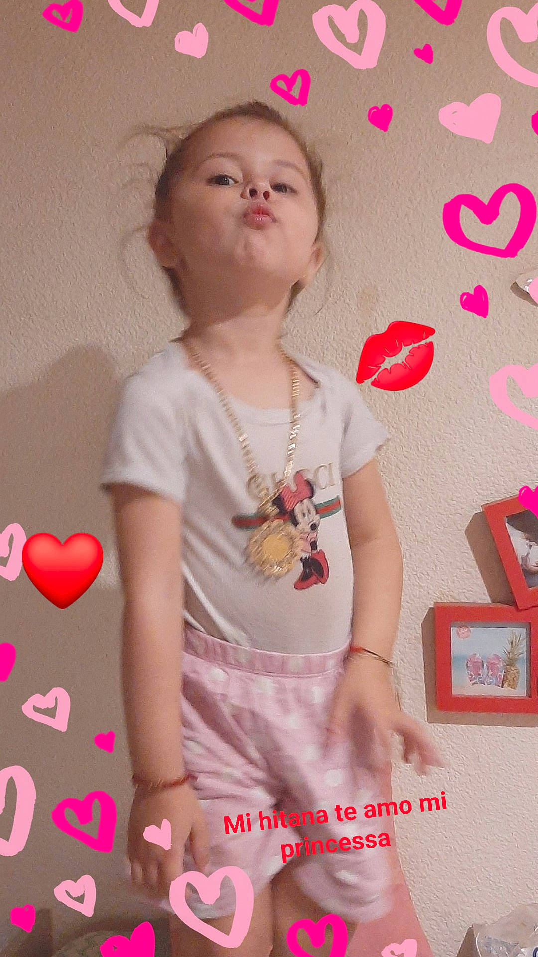 Aurelia participe au concours pour gagner de l'argent avec cette photo : child, heart, neck, person, pink, skin, t_shirt, toddler