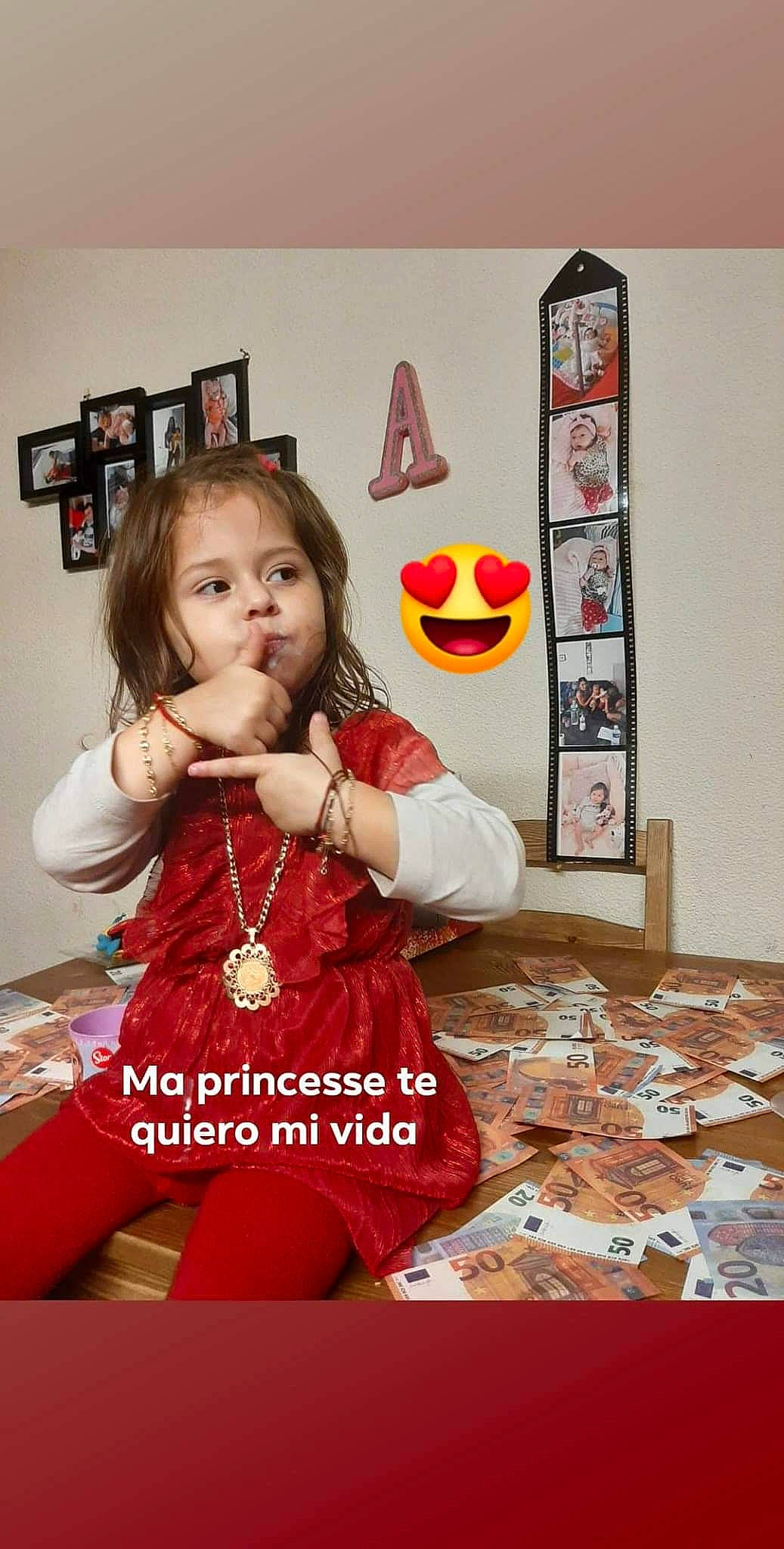 Alma participe au concours pour gagner de l'argent avec cette photo : child, person, play, room, toddler