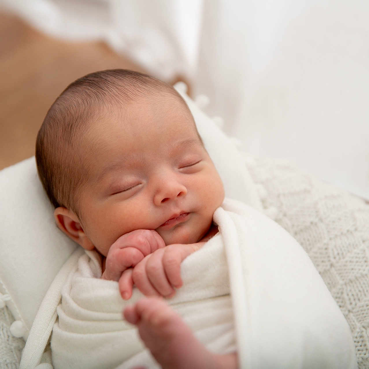 Ethan a rejoint le concours — aidez-le/la à gagner de superbes lots ! baby, blanket, bodypart, face, finger, hand, happy, head, newborn, person, photography, portrait, sleeping, smile, towel