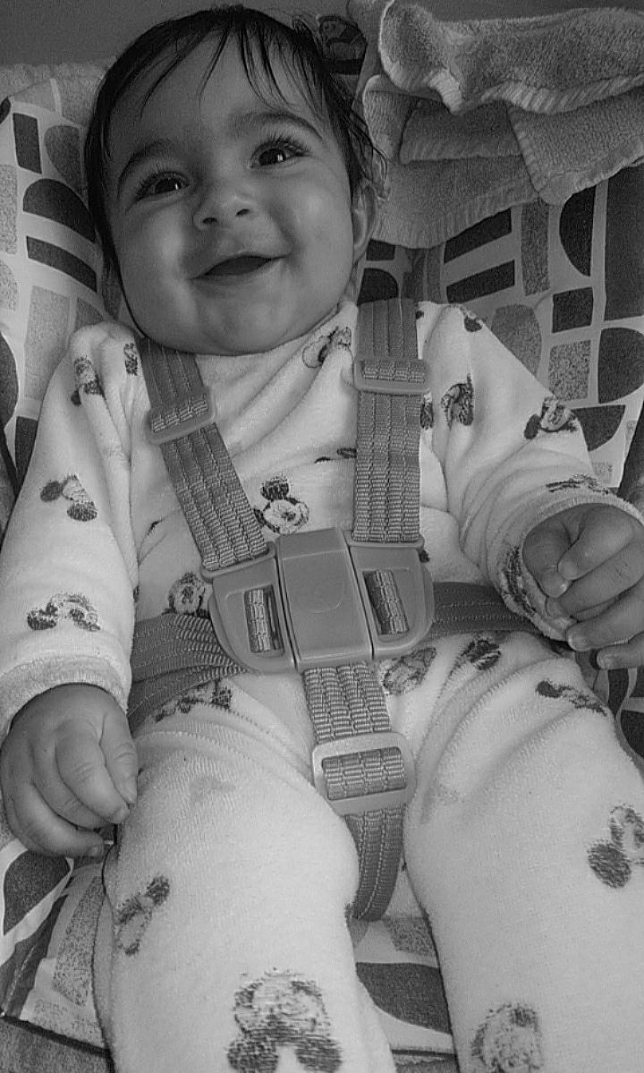 Selyan a rejoint le concours — aidez-le/la à gagner de superbes lots ! arm, black, black_and_white, cheek, eye, facial_expression, finger, hairstyle, hand, head, human, human_body, joy, mouth, organ, person, photograph, skin, smile, standing