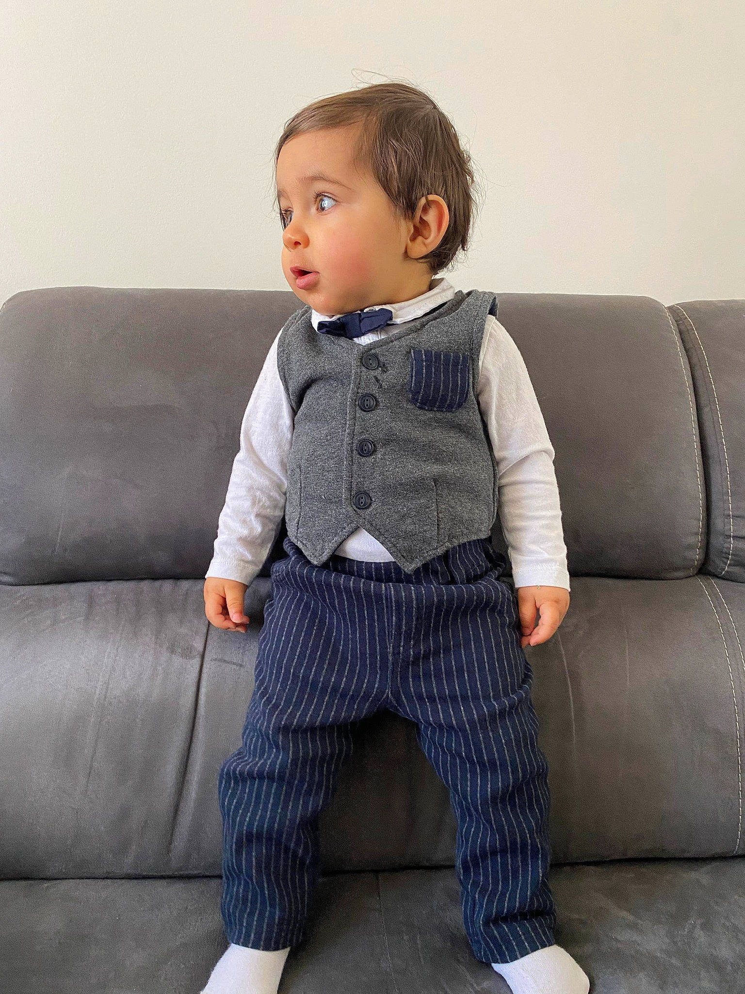 Selyan a rejoint le concours — aidez-le/la à gagner de superbes lots ! blazer, collar, couch, doll, dress_shirt, eye, fashion, fashion_design, hairstyle, head, human_body, leg, person, sleeve, studio_couch, suit, textile, toy, waist, wig