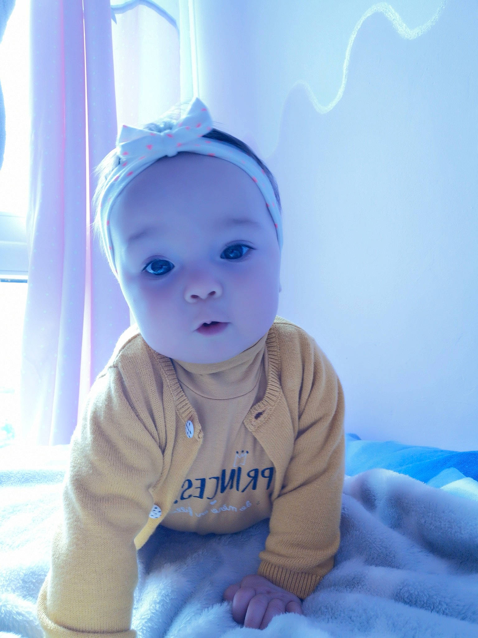 Hanna a rejoint le concours — aidez-le/la à gagner de superbes lots ! baby, baby_products, blue, child, person, skin, toddler