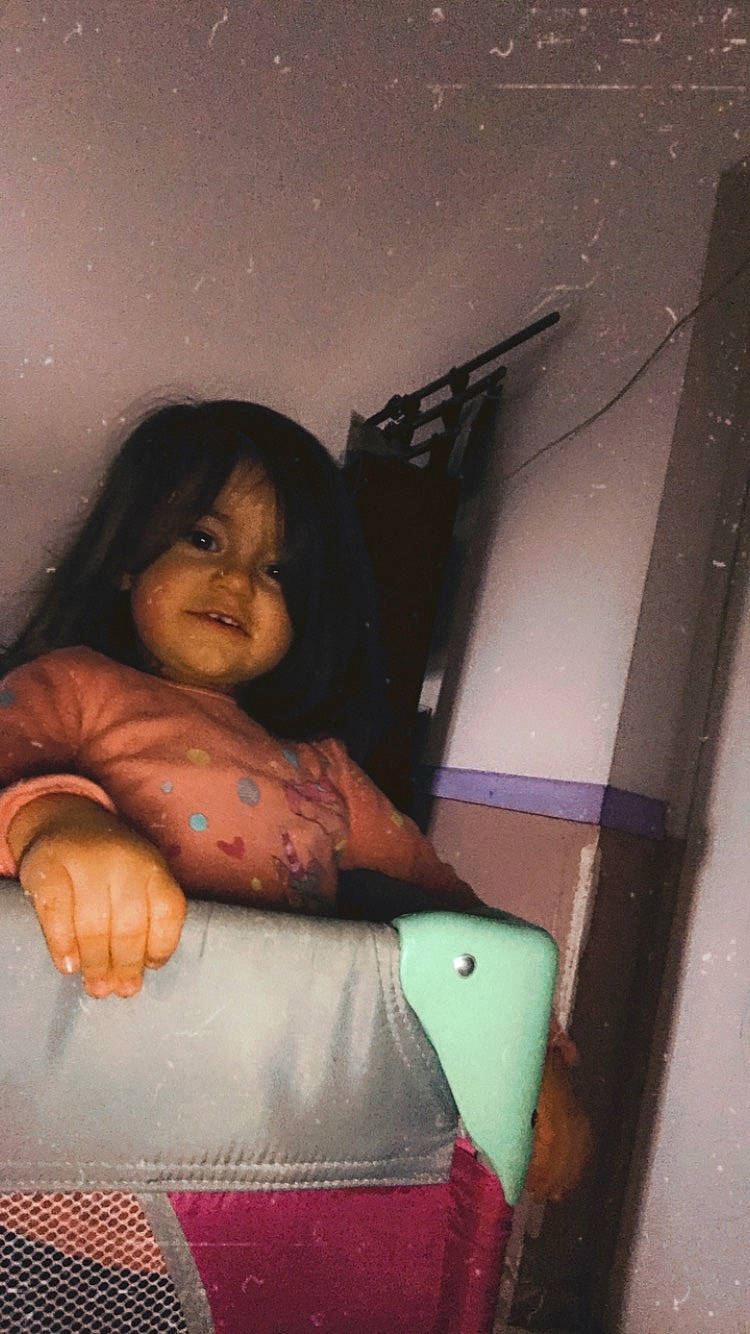 Katélina a rejoint le concours — aidez-le/la à gagner de superbes lots ! black_hair, joy, leg, long_hair, person