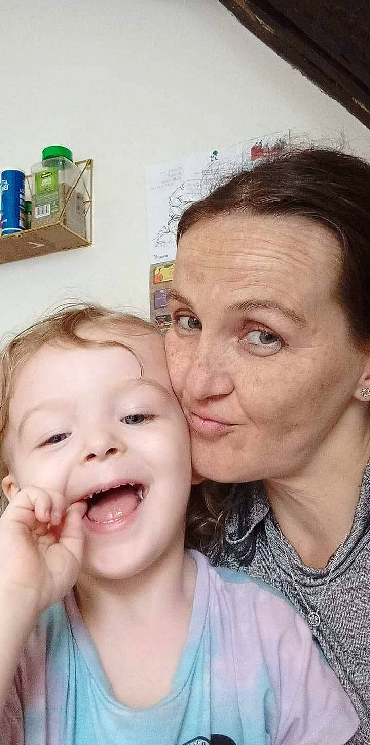 Nohlana a rejoint le concours — aidez-le/la à gagner de superbes lots ! cheek, chin, ear, eye, eyebrow, eyelash, facial_expression, forehead, hair, happy, head, iris, jaw, joy, lip, mouth, neck, nose, organ, person