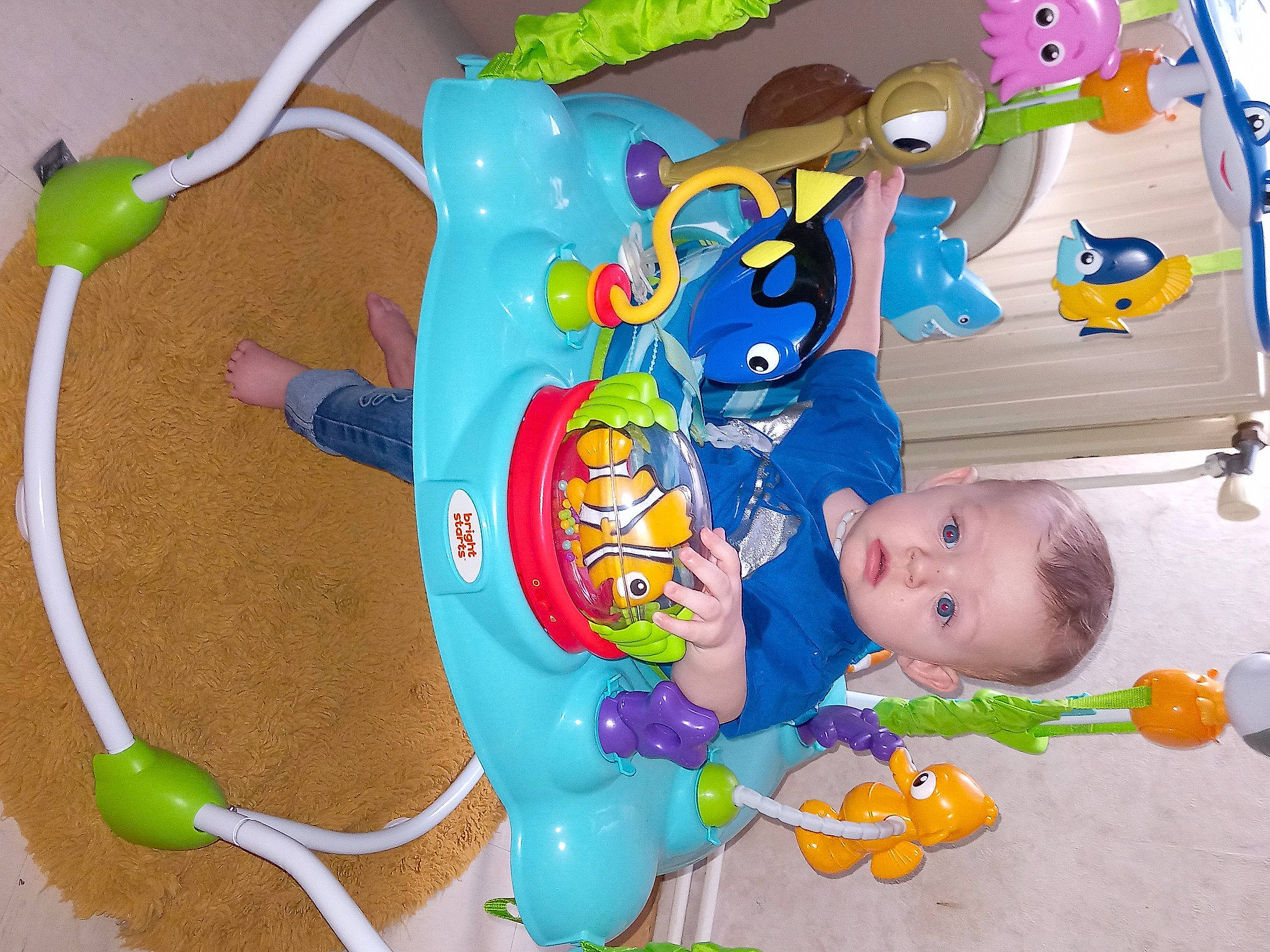 Williams participe au concours pour gagner de l'argent avec cette photo : baby, baby_playing_with_toys, baby_products, baby_toddler_clothing, baby_toys, child, fun, green, happy, person, play, product, room, sports_toy, toddler, toy