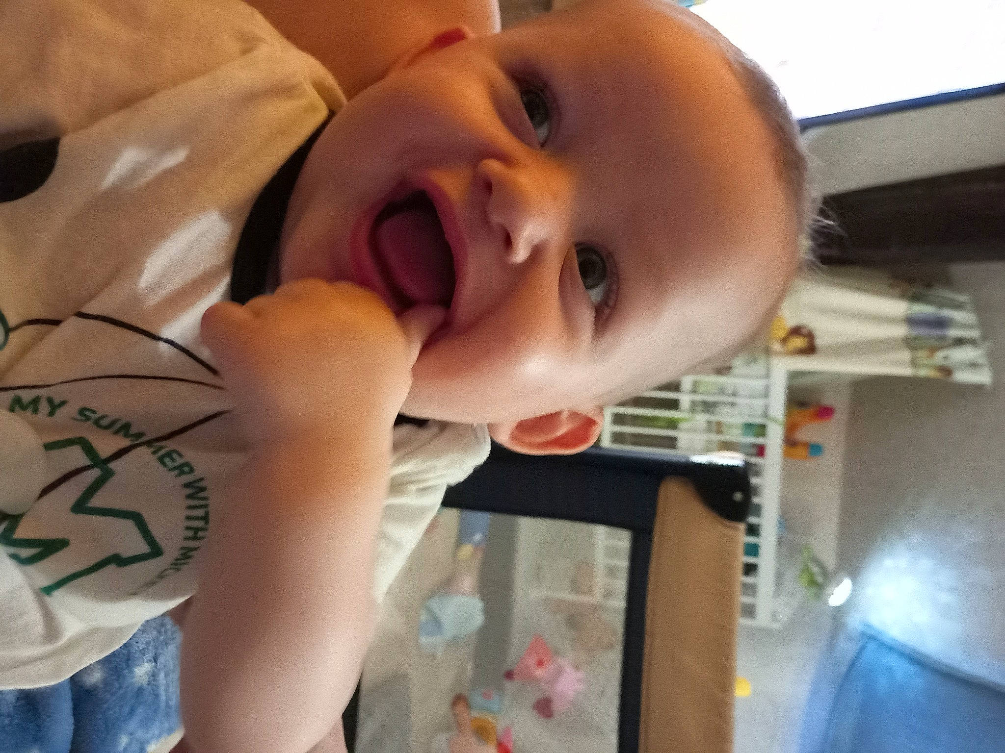 Williams participe au concours pour gagner de l'argent avec cette photo : baby, baby_toddler_clothing, cheek, child, ear, eyelash, finger, fun, happy, human_body, iris, lip, mouth, neck, nose, person, sleeve, smile, t_shirt, thumb