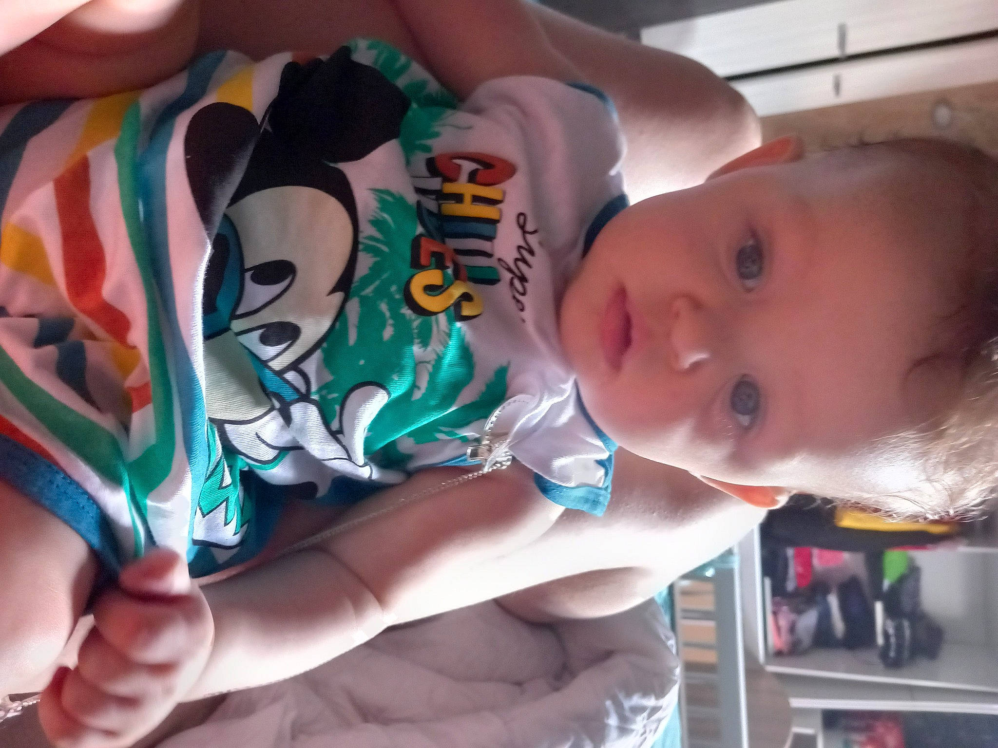 Williams participe au concours pour gagner de l'argent avec cette photo : baby, baby_toddler_clothing, cheek, chest, child, chin, ear, eyebrow, eyelash, finger, food, fun, gesture, happy, mouth, nail, nose, person, skin, thumb