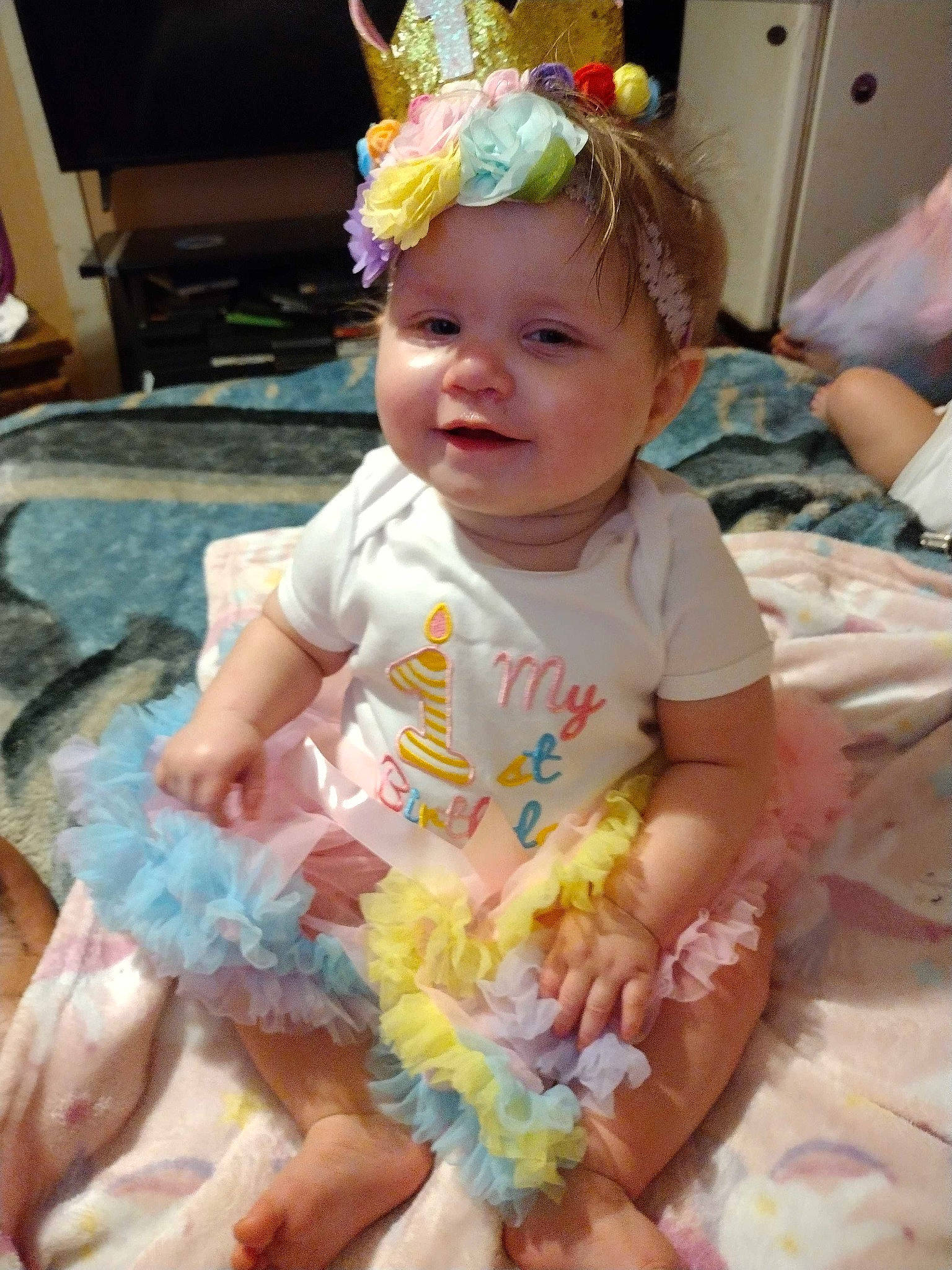 Maci is registered to the contest to win money with this photo: baby, baby_toddler_clothing, beauty, child, event, eye, fashion_accessory, fun, green, happy, headband, headgear, headpiece, jewellery, party_supply, person, pink, sitting, smile, toddler
