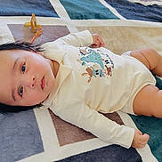 Ares participe au concours pour gagner de l'argent avec cette photo : baby, blanket, child, cozy, cute, face, floor, head, home, indoor, infant, lying_down, onesie, pacifier, person, portrait, resting, socks, soft_lighting, young