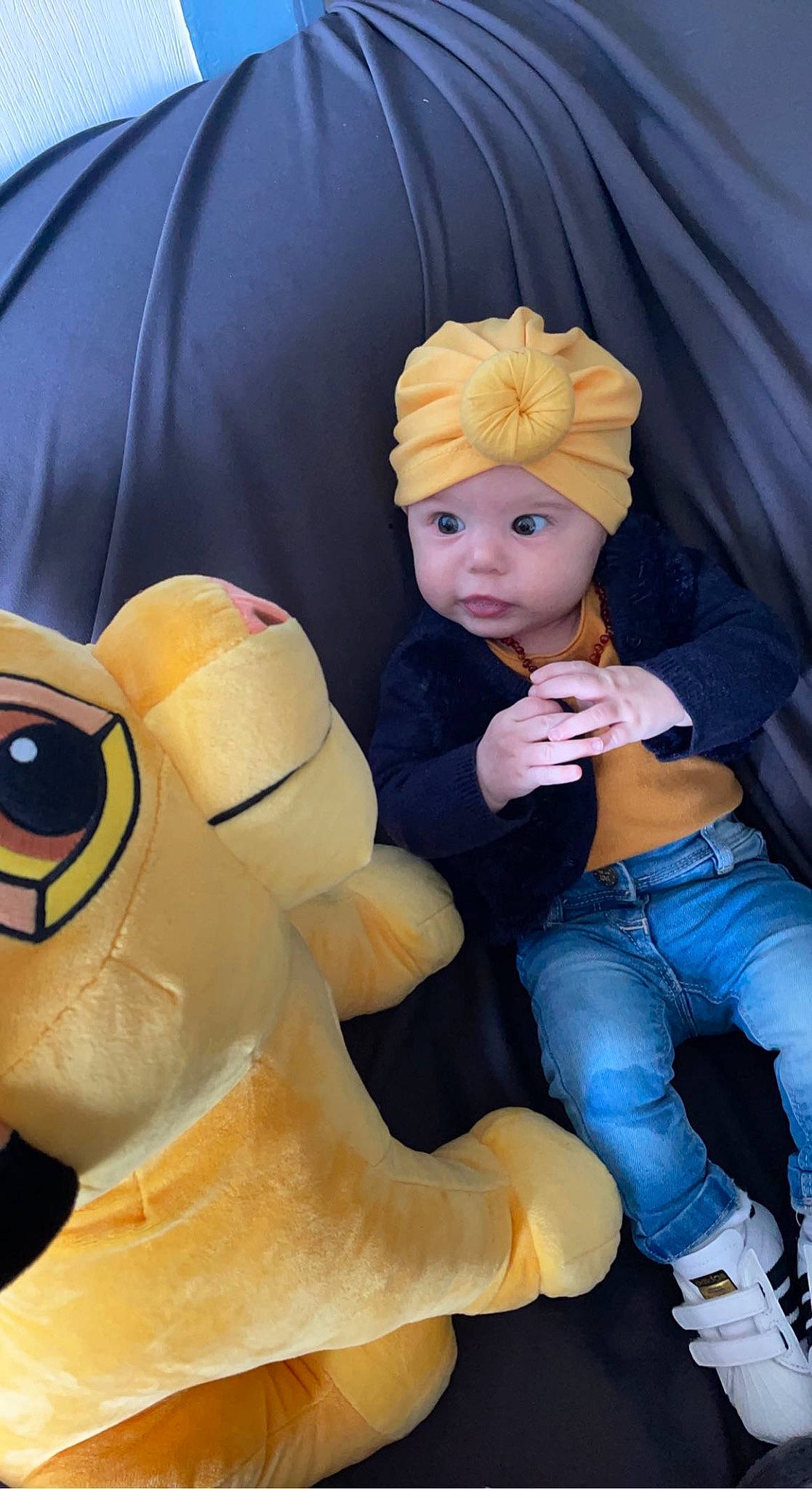 Miyah participe au concours pour gagner de l'argent avec cette photo : baby, beauty, cap, child, cool, facial_expression, fashion, fashion_accessory, fun, happy, hat, head, headgear, headwear, jeans, leisure, mascot, person, stuffed_toy, toddler