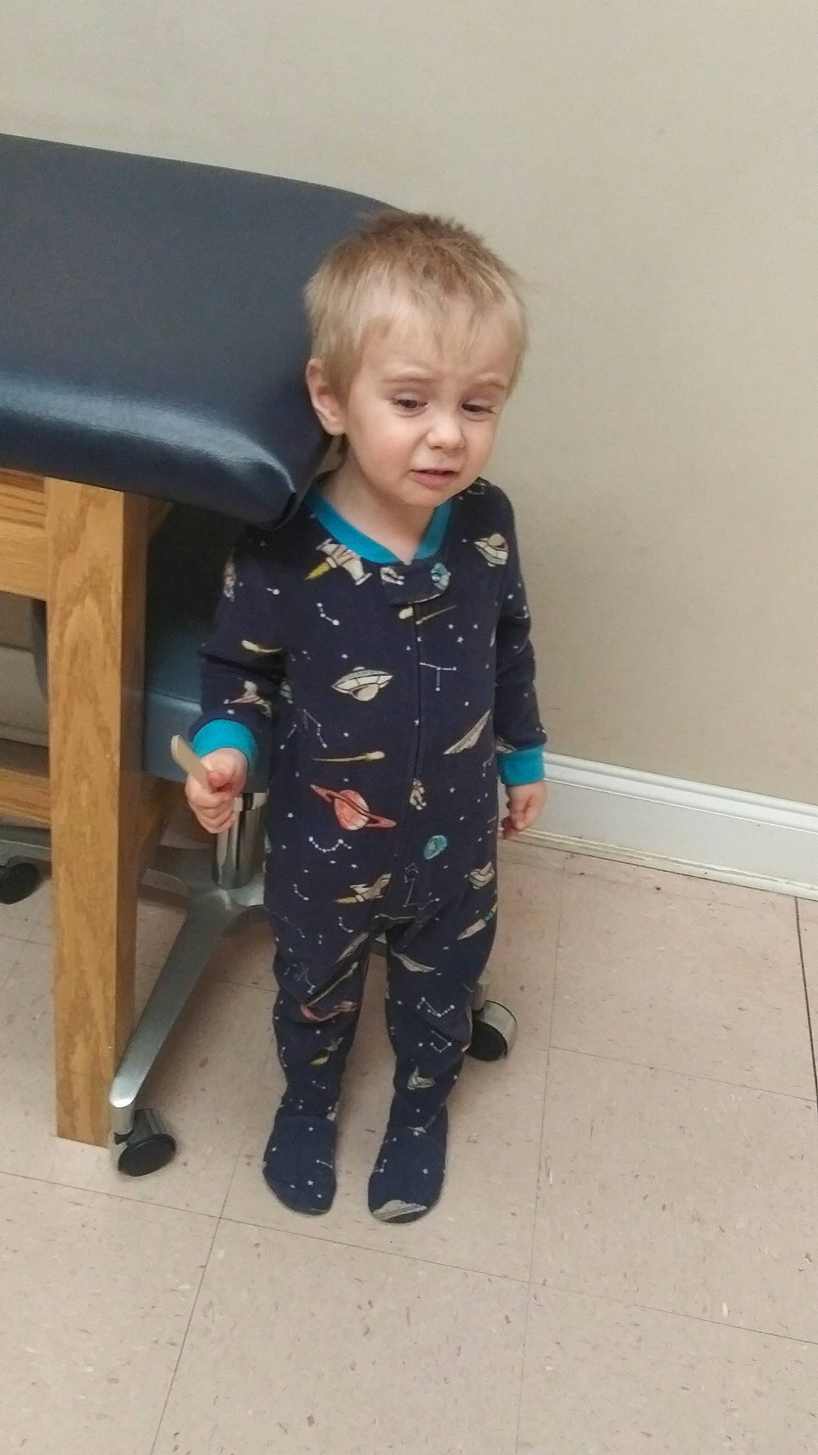 Jullian is registered to the contest to win money with this photo: child, leg, person, sorrow, standing, toddler