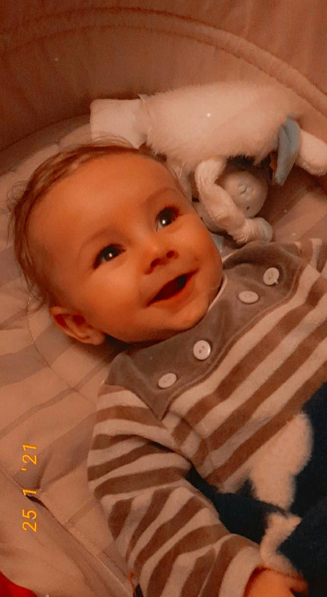 Mylann participe au concours pour gagner de l'argent avec cette photo : baby, baby_toddler_clothing, cheek, chin, comfort, eye, eyebrow, face, floor, head, iris, joy, lip, mammal, mouth, nose, person, product, skin, sleeve