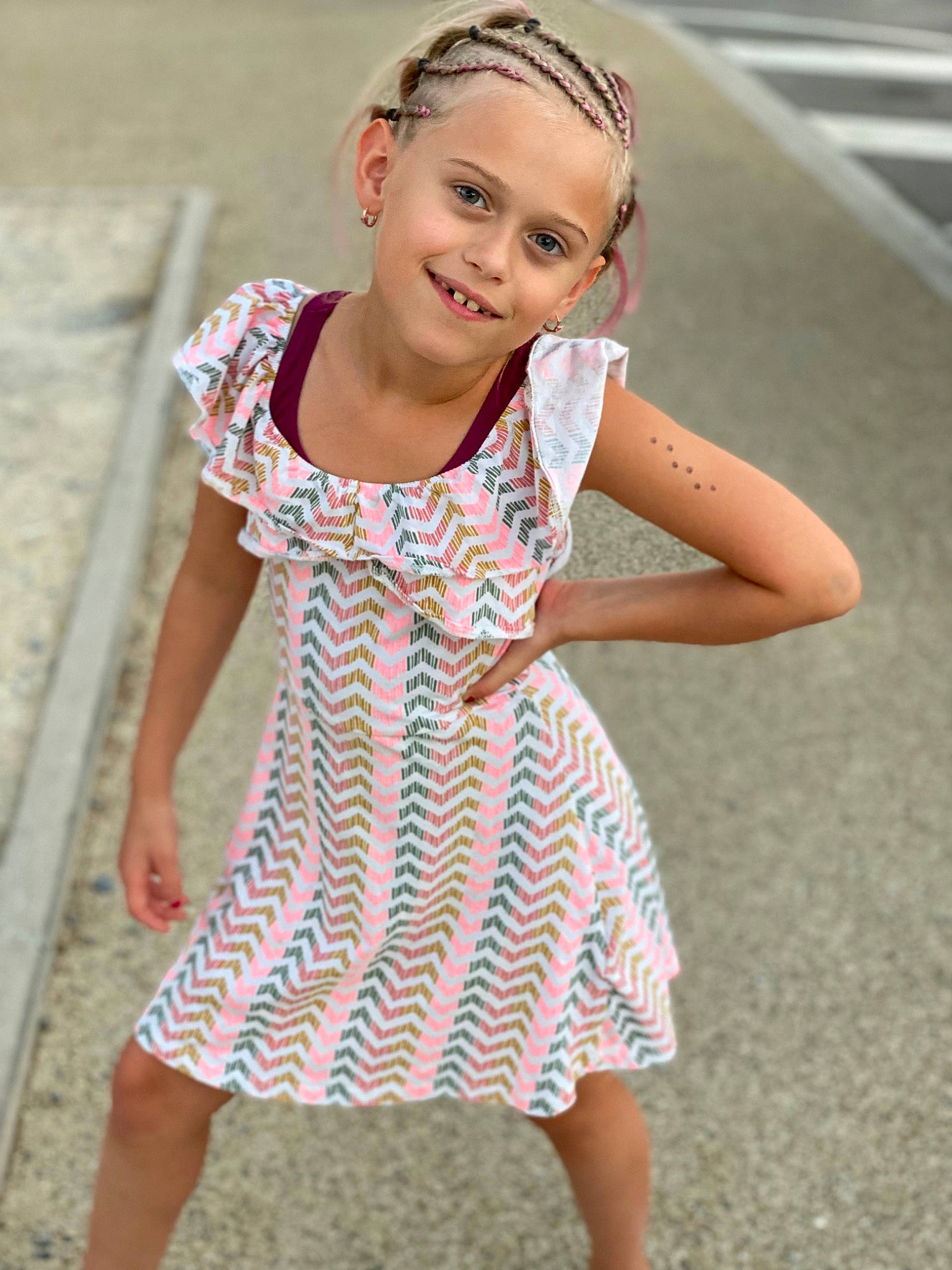 Laura participe au concours pour gagner de l'argent avec cette photo : baby_toddler_clothing, child, day_dress, dress, face, fashion, fashion_design, flash_photography, gesture, hairstyle, hand, happy, headwear, joint, joy, neck, one_piece_garment, person, shoulder, skin