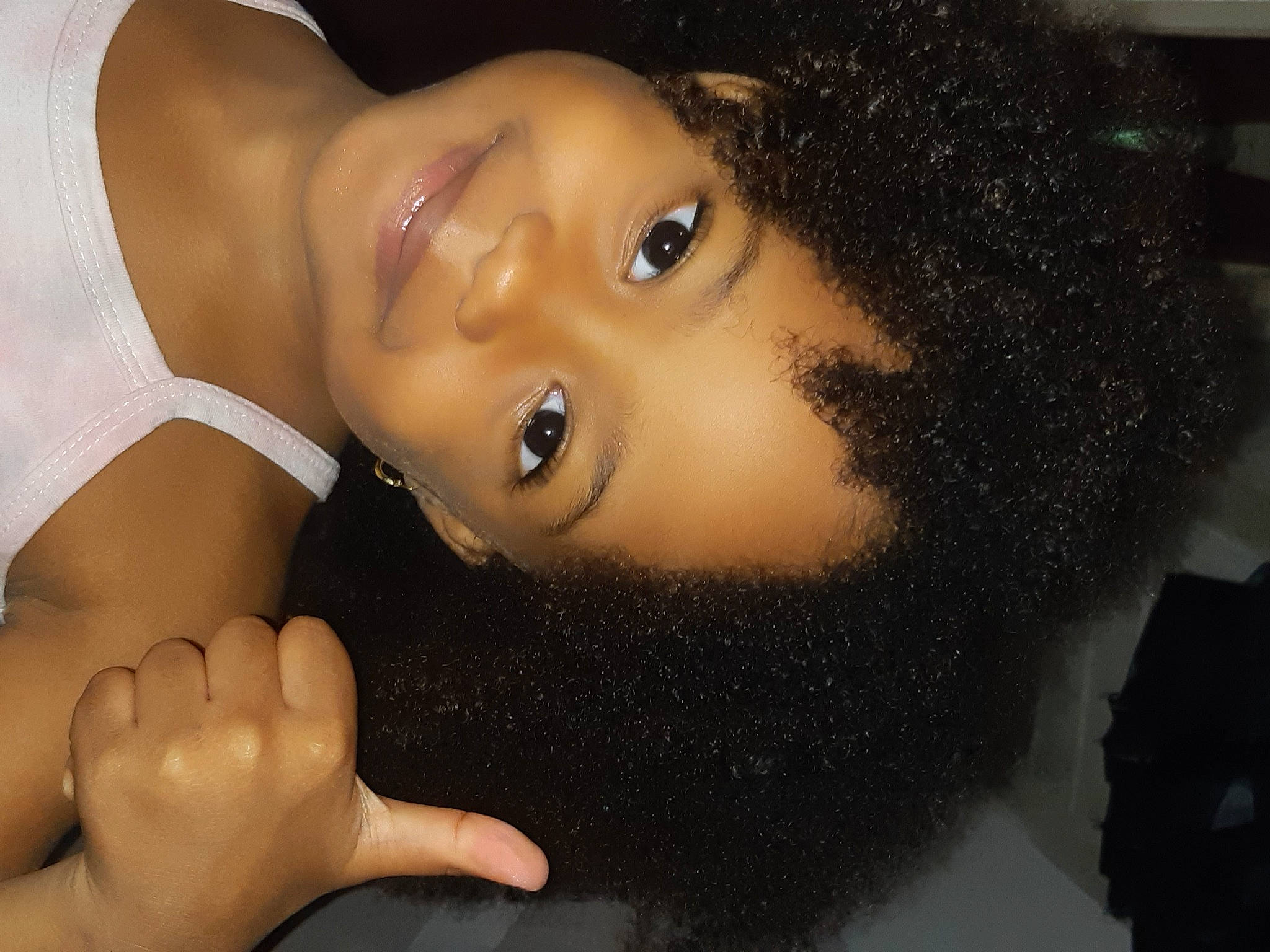 Djahmélya a rejoint le concours — aidez-le/la à gagner de superbes lots ! black_hair, cheek, chin, dress, eyebrow, eyelash, facial_expression, flash_photography, forehead, gesture, hair, hairstyle, headgear, human_body, jaw, joy, lip, mouth, neck, nose