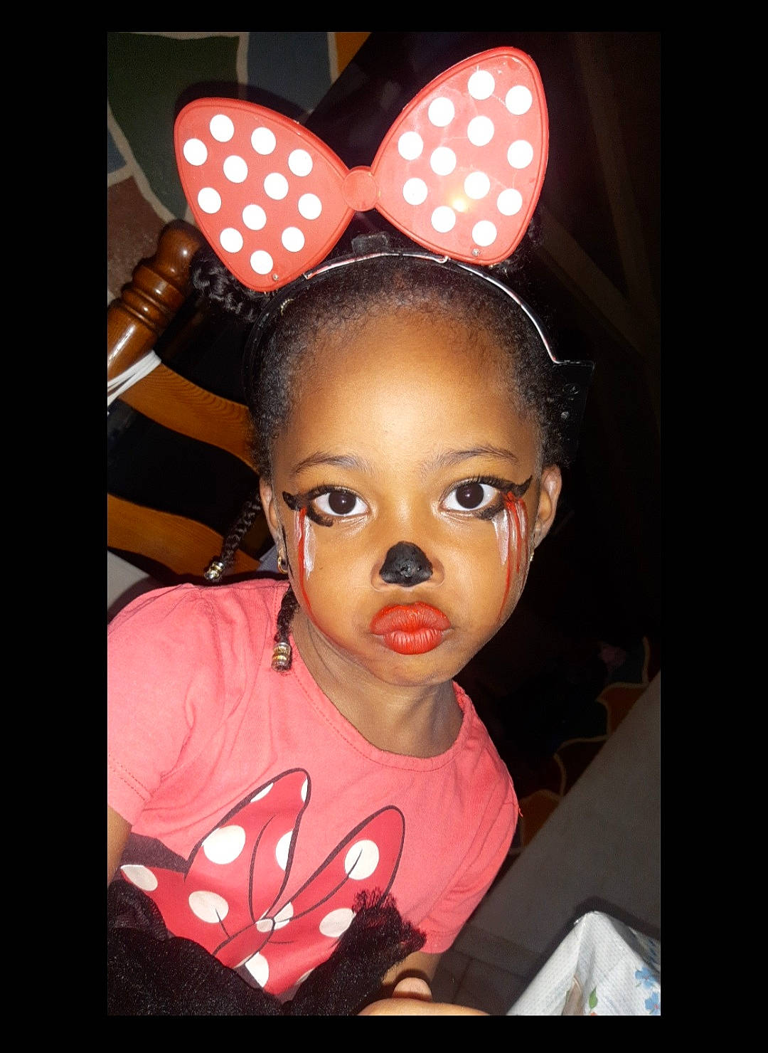 Djahmélya a rejoint le concours — aidez-le/la à gagner de superbes lots ! black_hair, cap, carmine, cool, costume_hat, ear, entertainment, eyebrow, eyelash, fashion_accessory, fashion_design, flash_photography, hair, happy, headpiece, lip, magenta, neck, person, pink