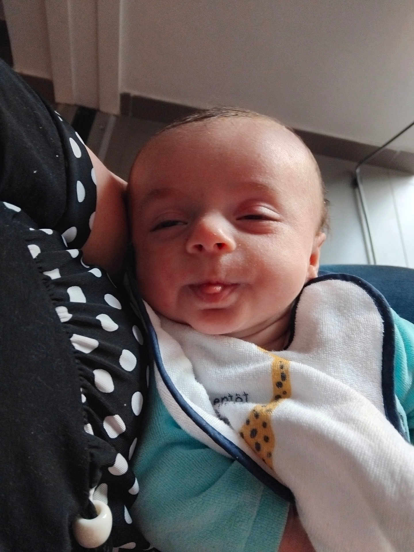 Maxime participe au concours pour gagner de l'argent avec cette photo : baby, infant, face, tongue, bib, clothing, polka_dot, fabric, resting, sleepy, expression, person, indoor, closeup, head, cute, child, newborn, soft, comfort