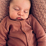 Lou participe au concours pour gagner de l'argent avec cette photo : baby, sleeping, infant, onesie, blanket, cozy, closeup, face, peaceful, soft, texture, child, resting, cute, portrait, newborn, hand, comfort, warm, nap