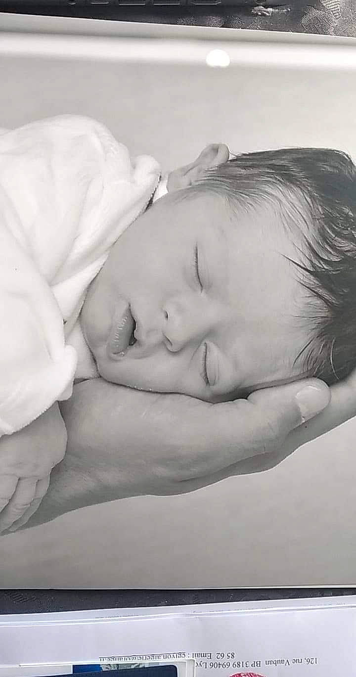 Sajid a rejoint le concours — aidez-le/la à gagner de superbes lots ! arm, art, baby, cheek, child, cloud, comfort, eyebrow, eyelash, flash_photography, gesture, happy, lip, monochrome, monochrome_photography, nose, person, skin, stock_photography, style