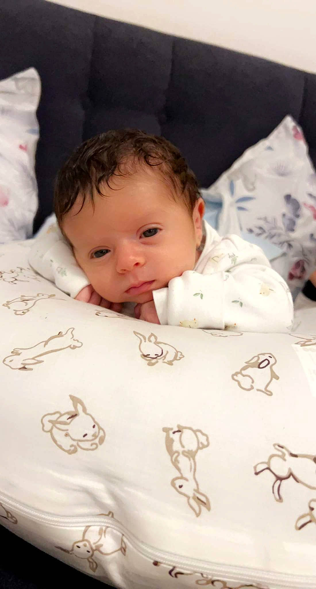 Sajid participe au concours pour gagner de l'argent avec cette photo : arm, baby, baby_toddler_clothing, cheek, child, chin, comfort, eyebrow, facial_expression, human, lip, mammal, nose, people, person, product, skin, sleeve, textile, toddler