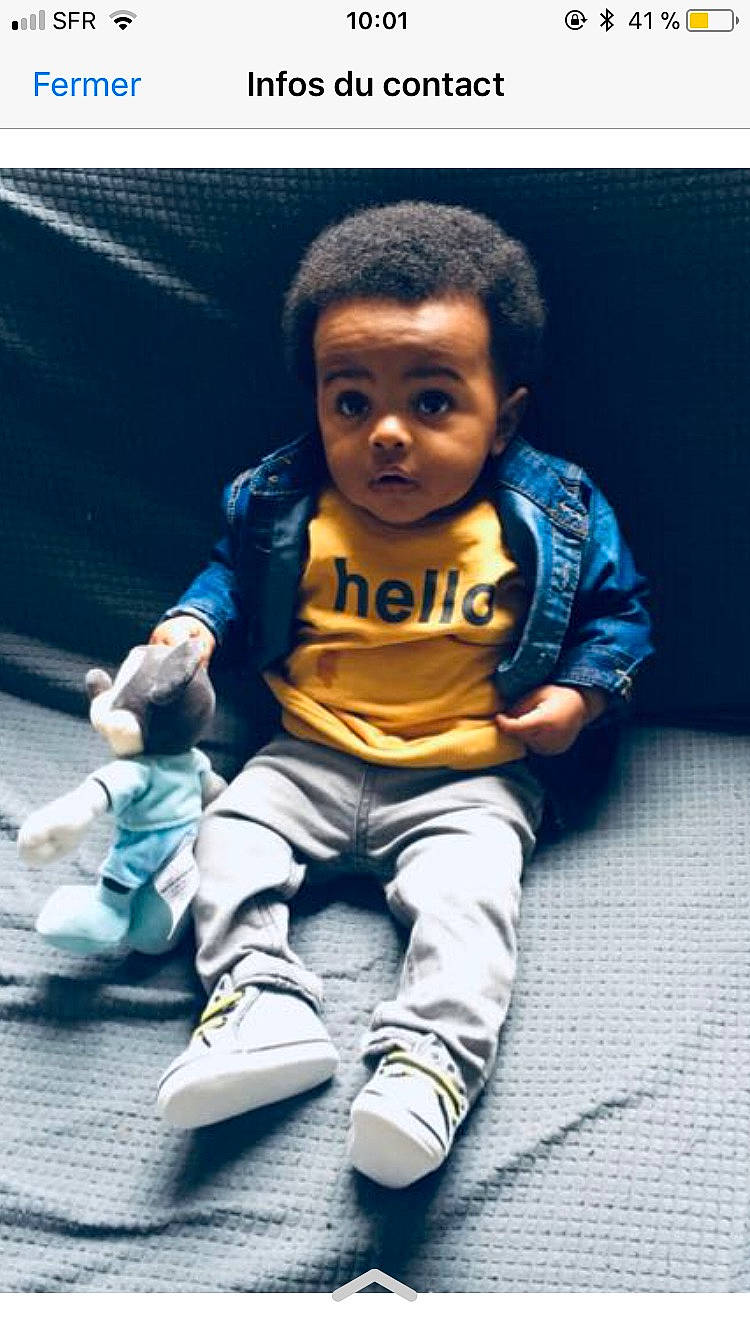Ilhan participe au concours pour gagner de l'argent avec cette photo : baby, cheek, child, cool, person, play, shoe, sitting, smile, surprise, toddler