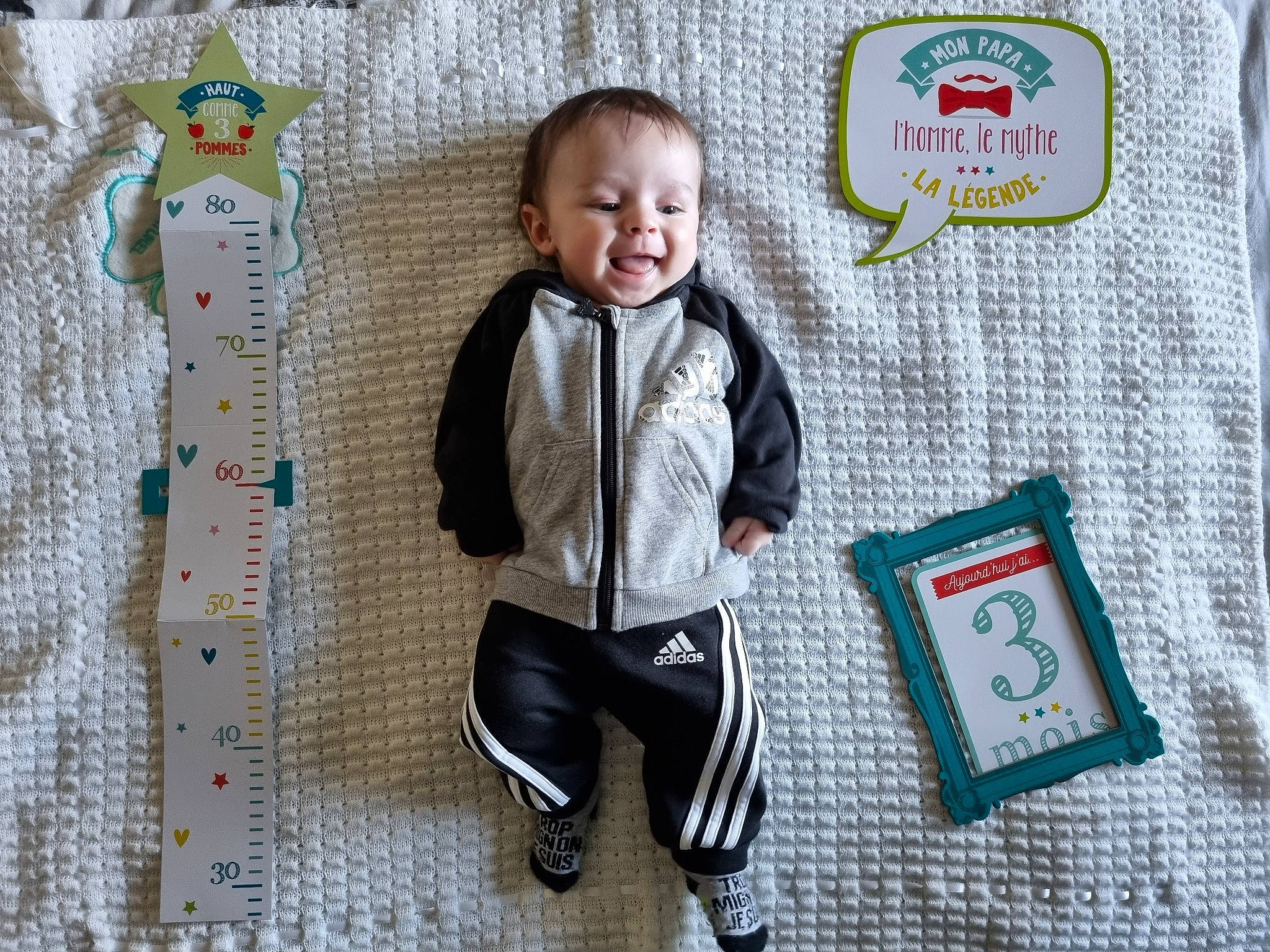 Diogo participe au concours pour gagner de l'argent avec cette photo : baby, baby_products, baby_toddler_clothing, child, clothing, design, flooring, fun, happy, linens, pattern, person, play, product, room, sleeve, smile, t_shirt, textile, toddler