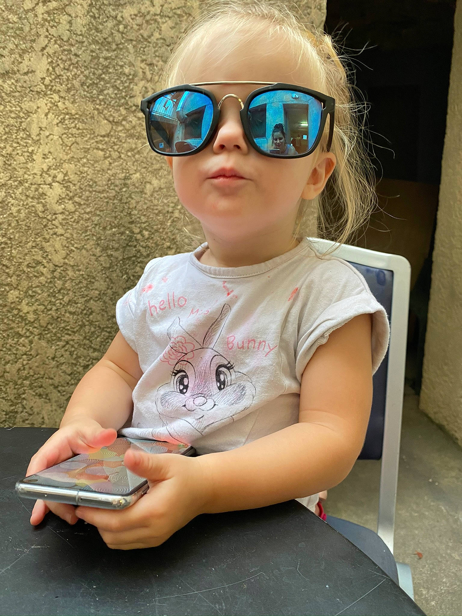 Kate participe au concours pour gagner de l'argent avec cette photo : child, cool, eyewear, fun, glasses, goggles, person, personal_protective_equipment, smile, sunglasses, toddler, vacation, vision_care